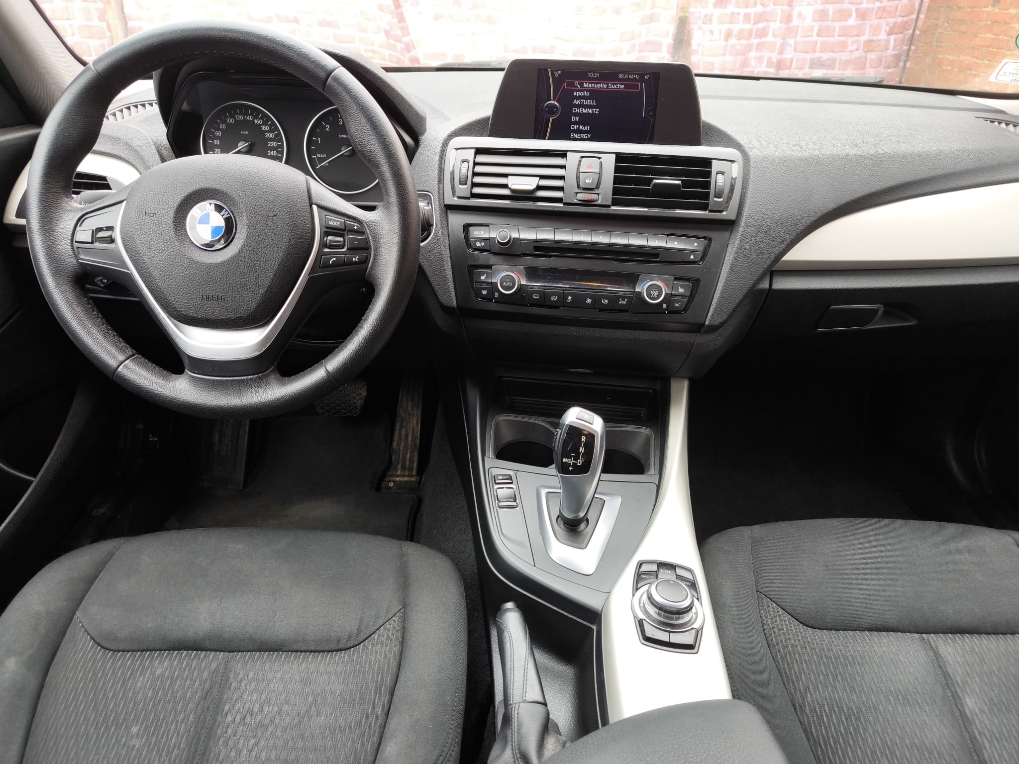 BMW Innenraum in Hof zur einfachen Online Abwicklung beim Verkauf eines beschädigten Autos