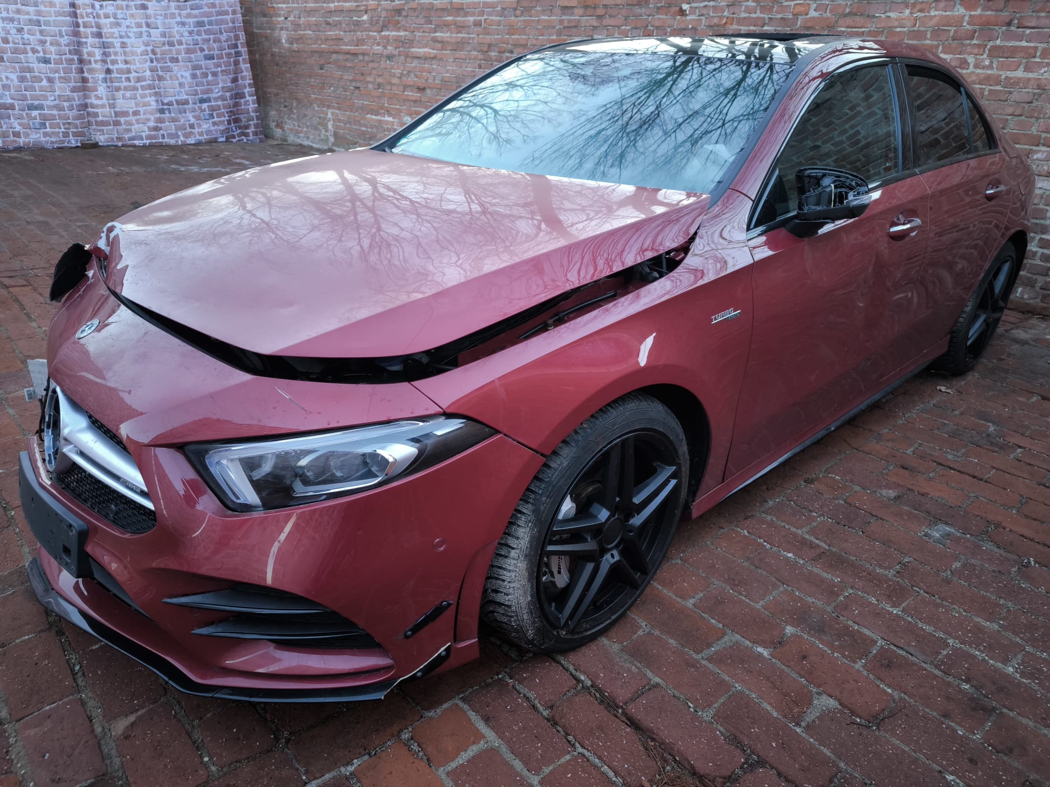 Beschädigte Mercedes A Klasse Limousine mit Frontschaden in Homburg verkaufen