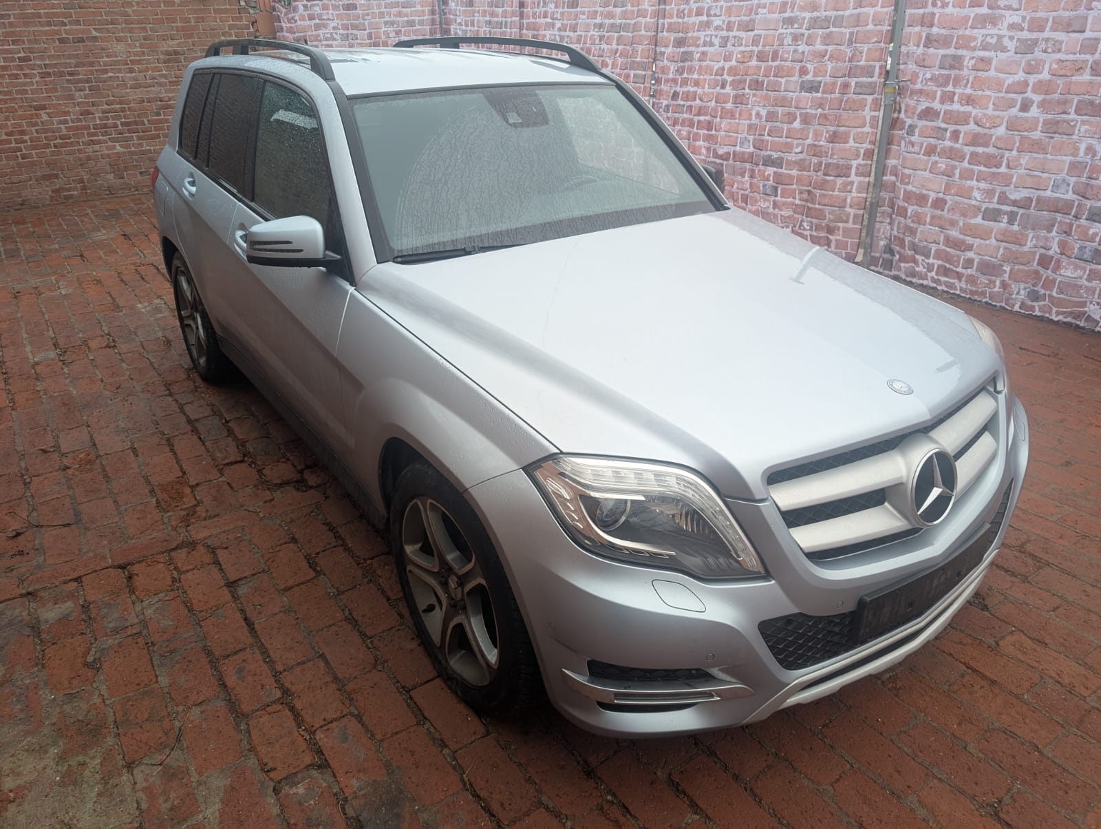 Silberner Mercedes GLK SUV bereits verkauft mit marktgerechter Fahrzeugbewertung in Ibbenbüren für Autobesitzer die ihren Wagen sicher verkaufen möchten