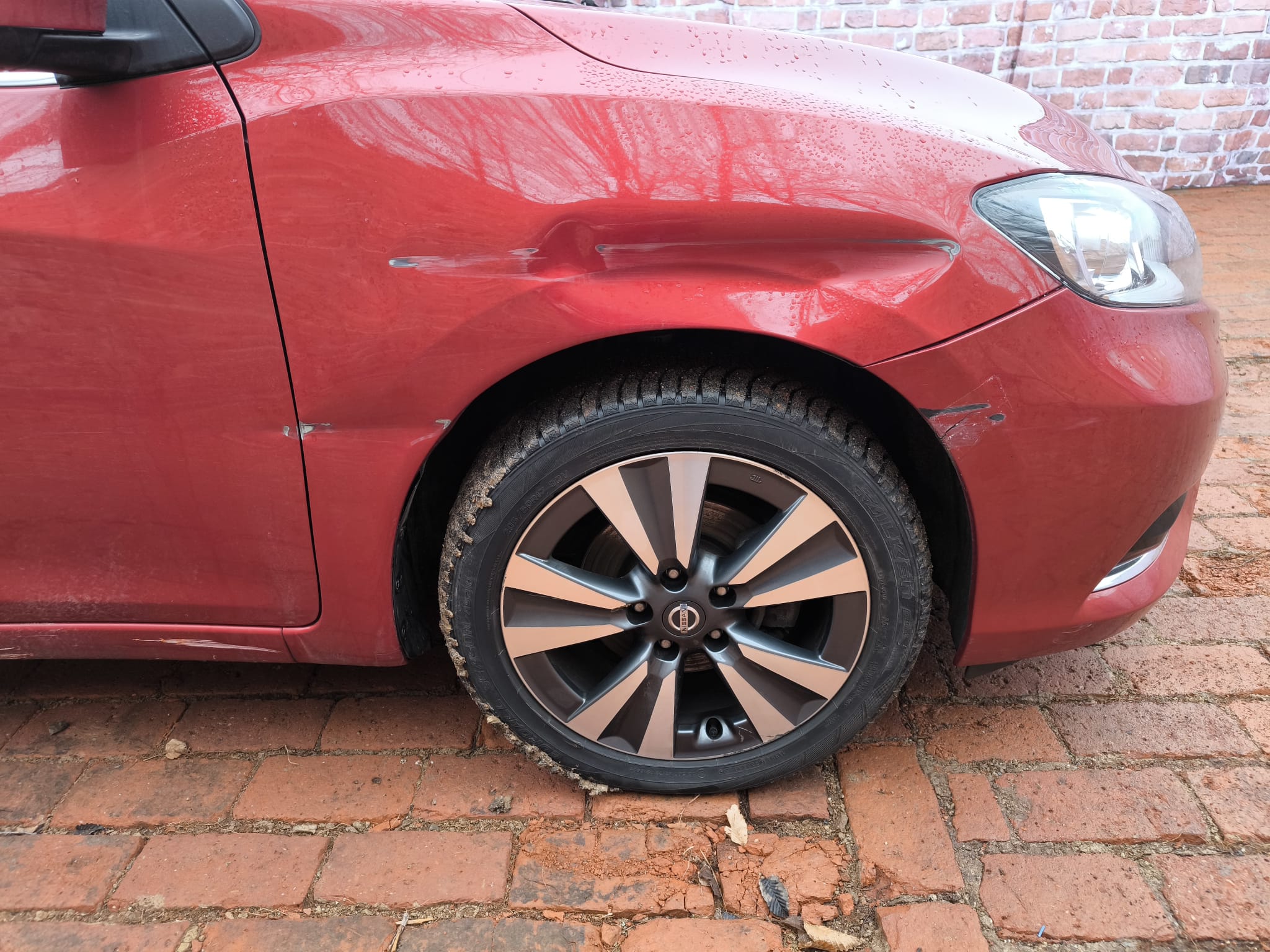 Unfallwagen Nissan mit seitlichem Karosserieschaden vorne in Ibbenbüren verkaufen