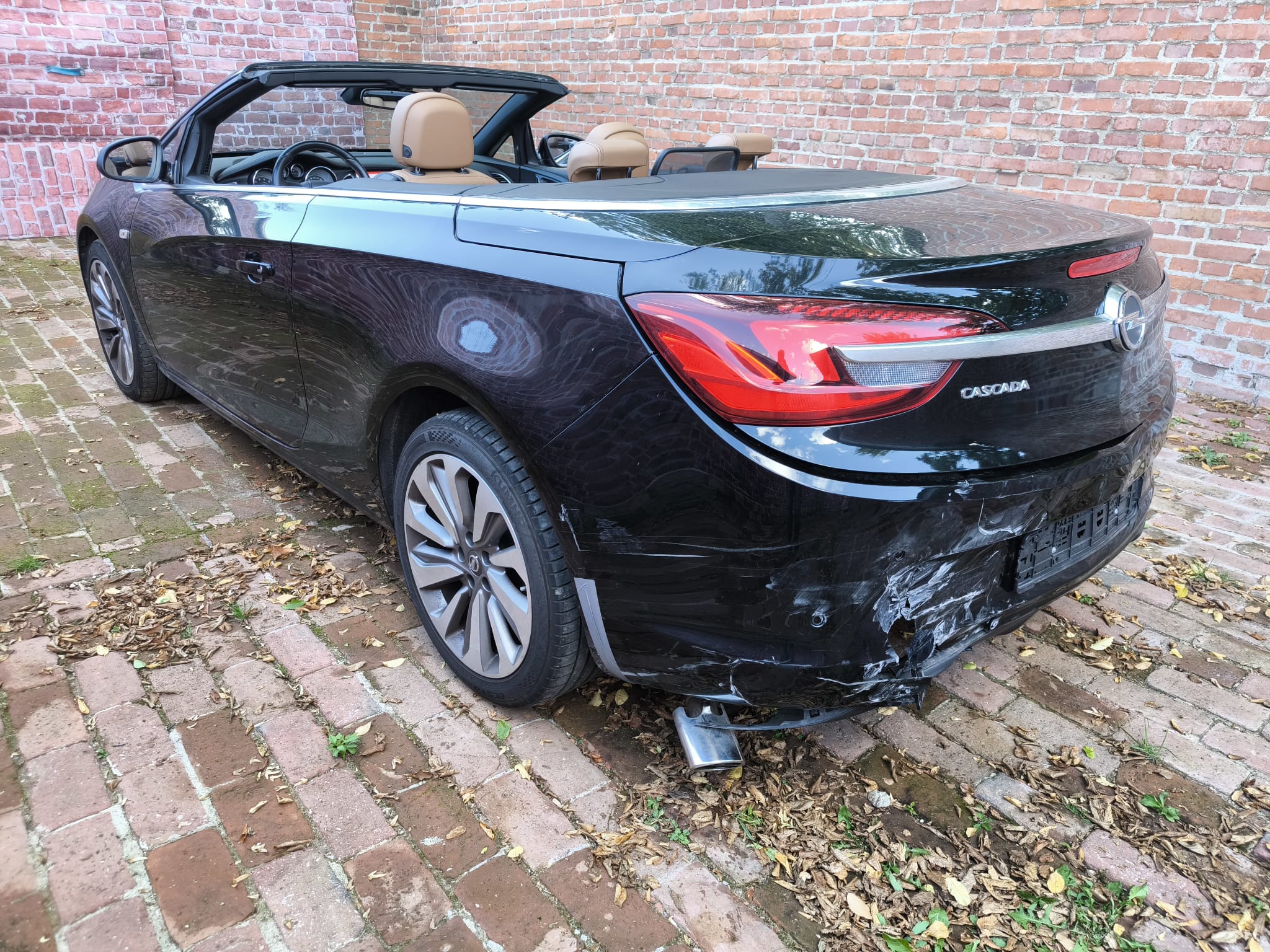 Beschädigter Opel Cascada Cabrio mit Heckschaden nach Unfall in Ingolstadt verkaufen
