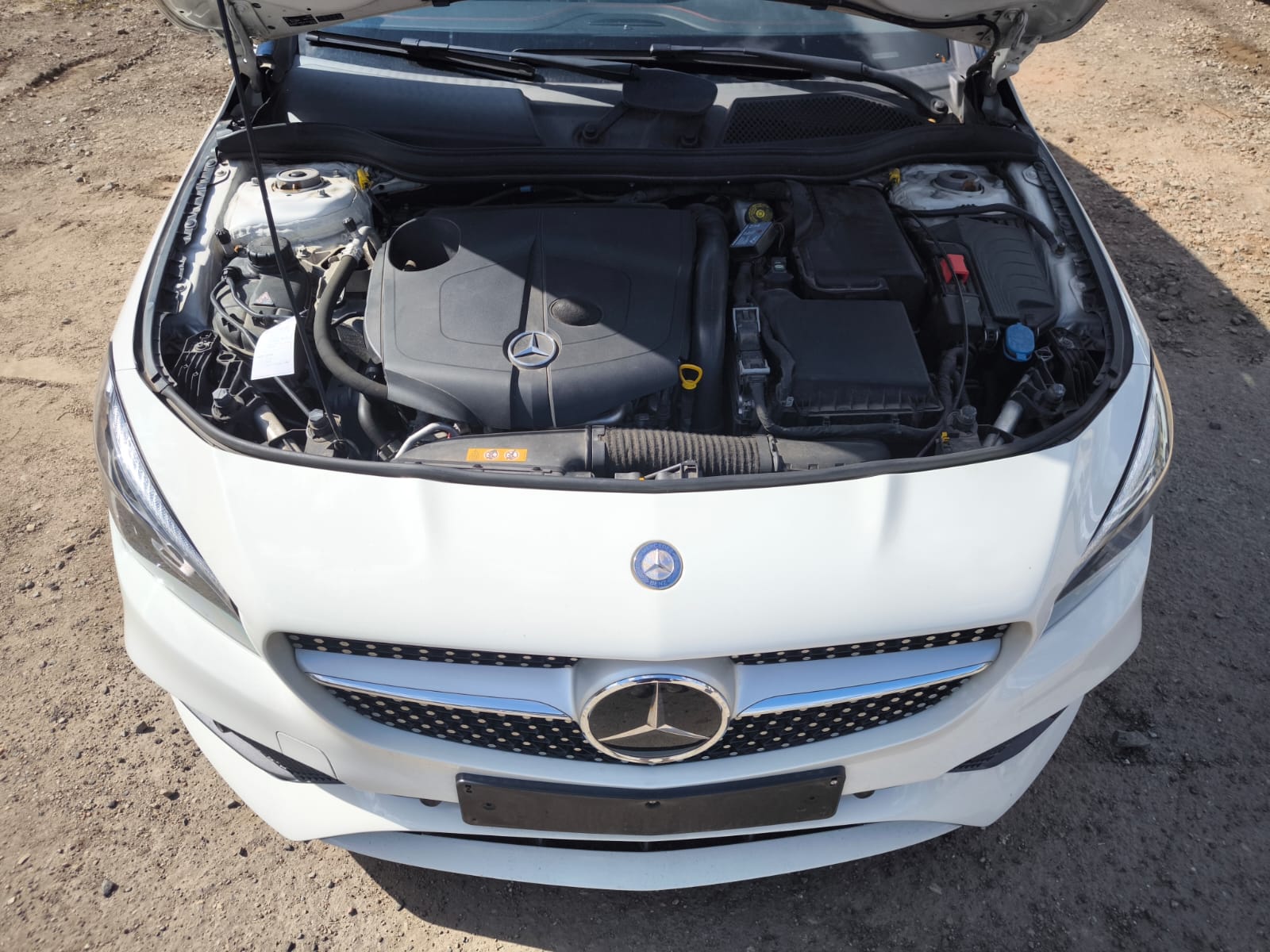 Mercedes mit geöffnetem Motorraum in Kaiserslautern für Verkauf trotz Getriebeschaden