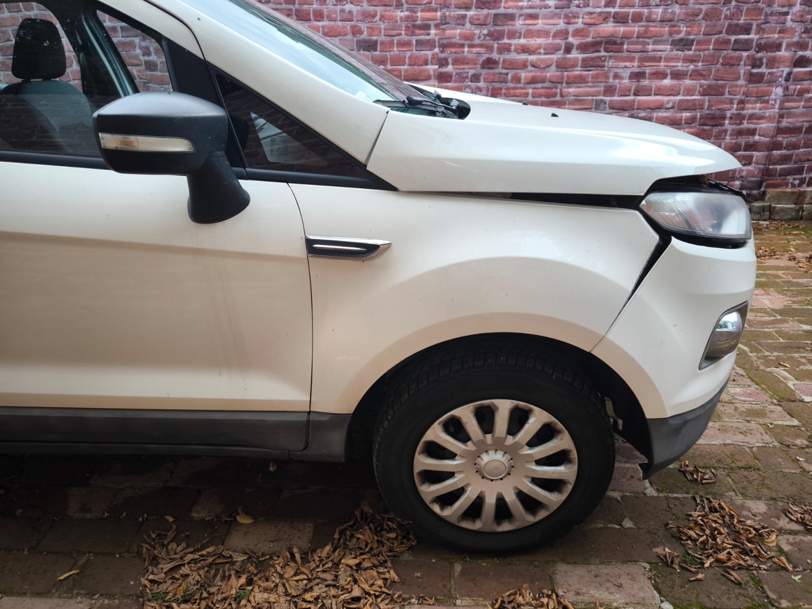 Beschädigter Ford mit Frontschaden nach Unfall für Verkauf in Königswinter