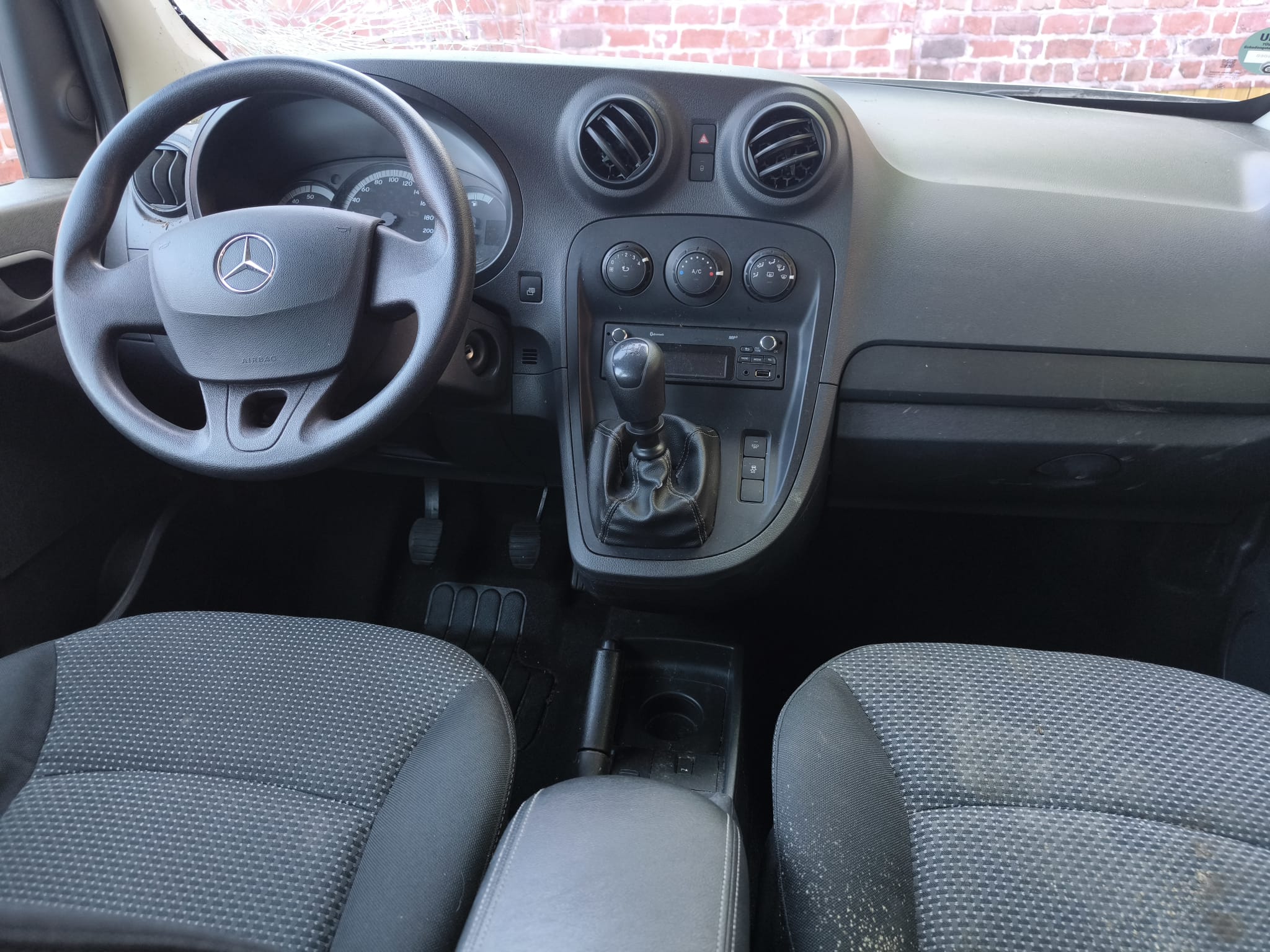Mercedes Innenraum mit Schaltgetriebe nach Unfall für Auto verkaufen in Krefeld