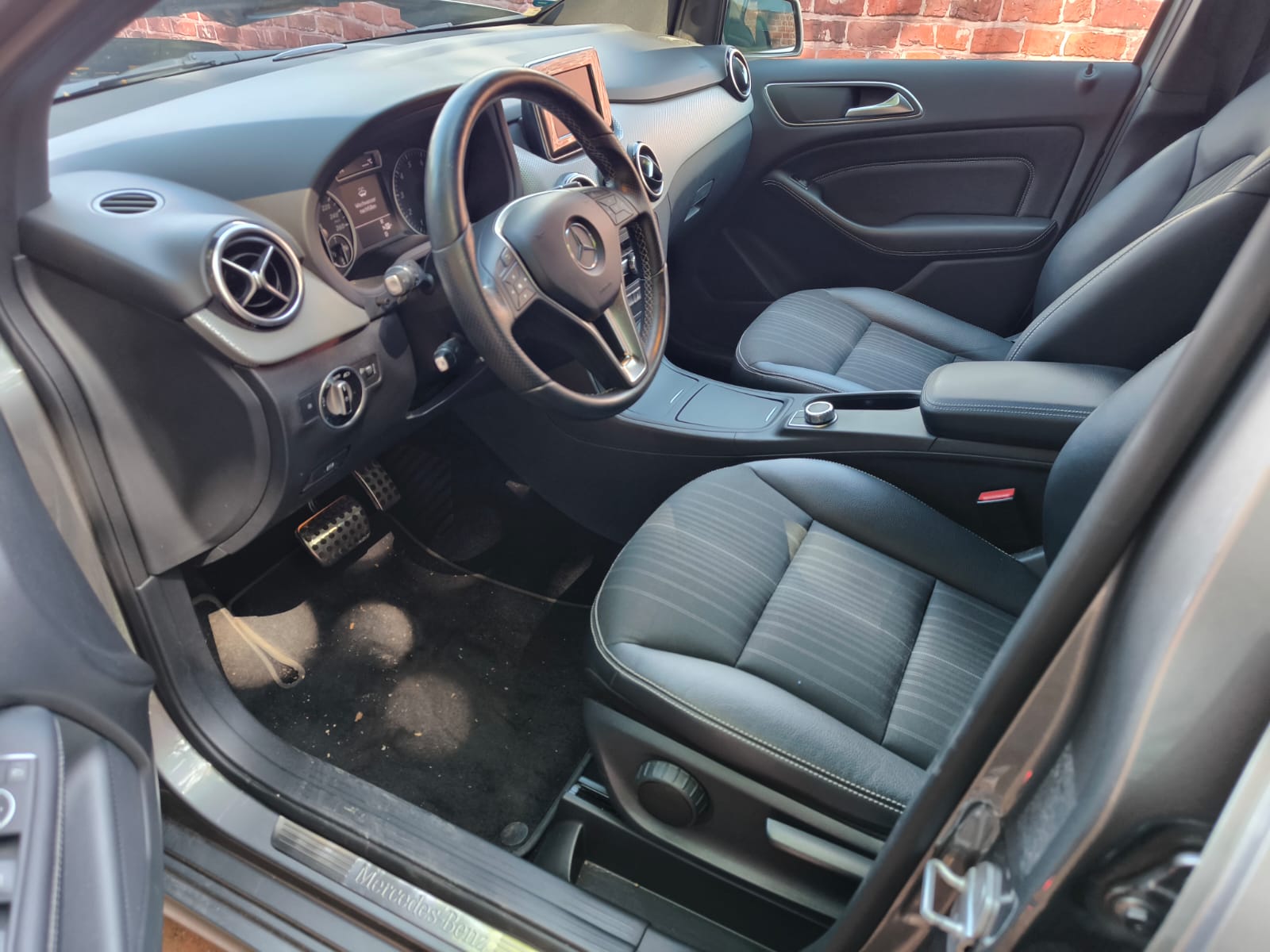 Mercedes Benz Innenraum eines bereits verkauften Gebrauchtwagens in Laatzen schnell und unkompliziert verkaufen