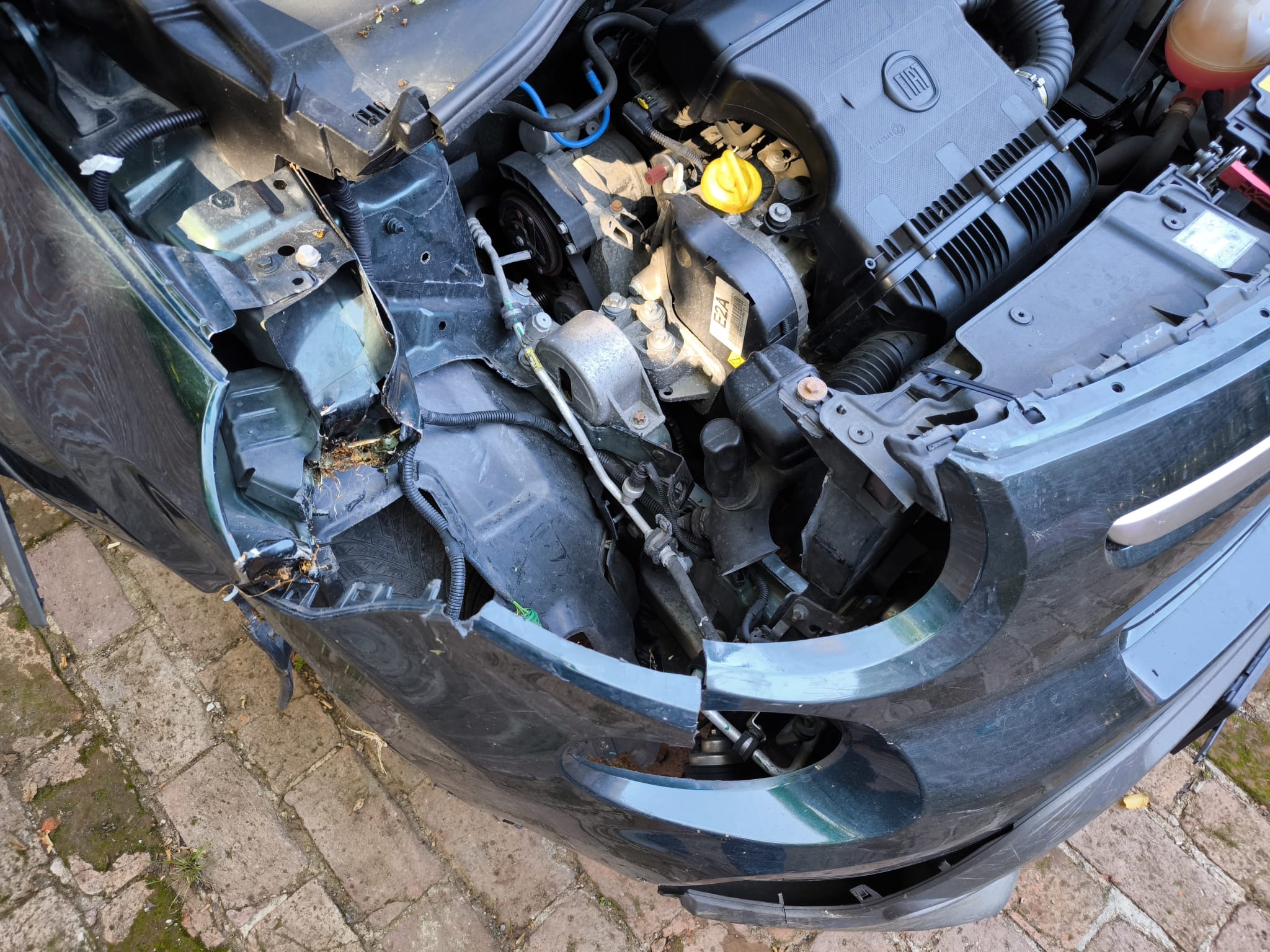 Beschädigter Fiat mit starkem Frontschaden nach Unfall in Landsberg am Lech verkaufen