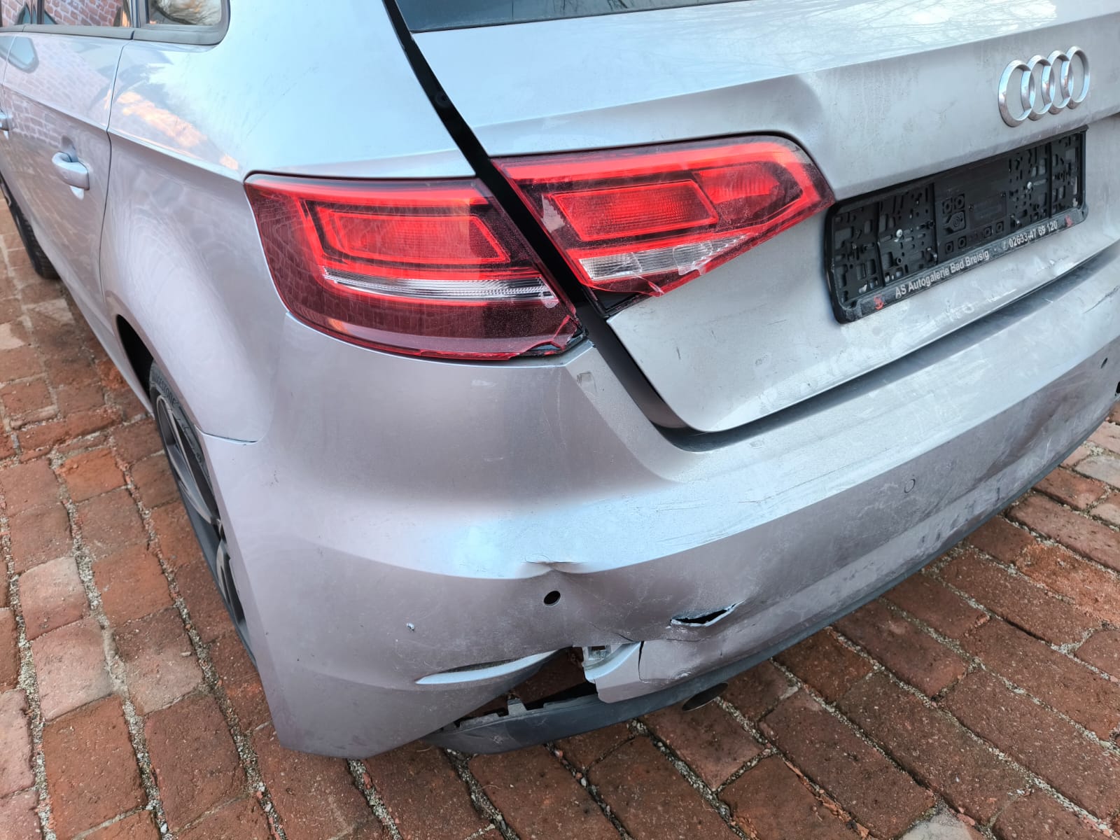 Beschädigter Audi A3 am Heck als bereits verkaufter Unfallwagen in Langen für unkompliziertes Auto verkaufen