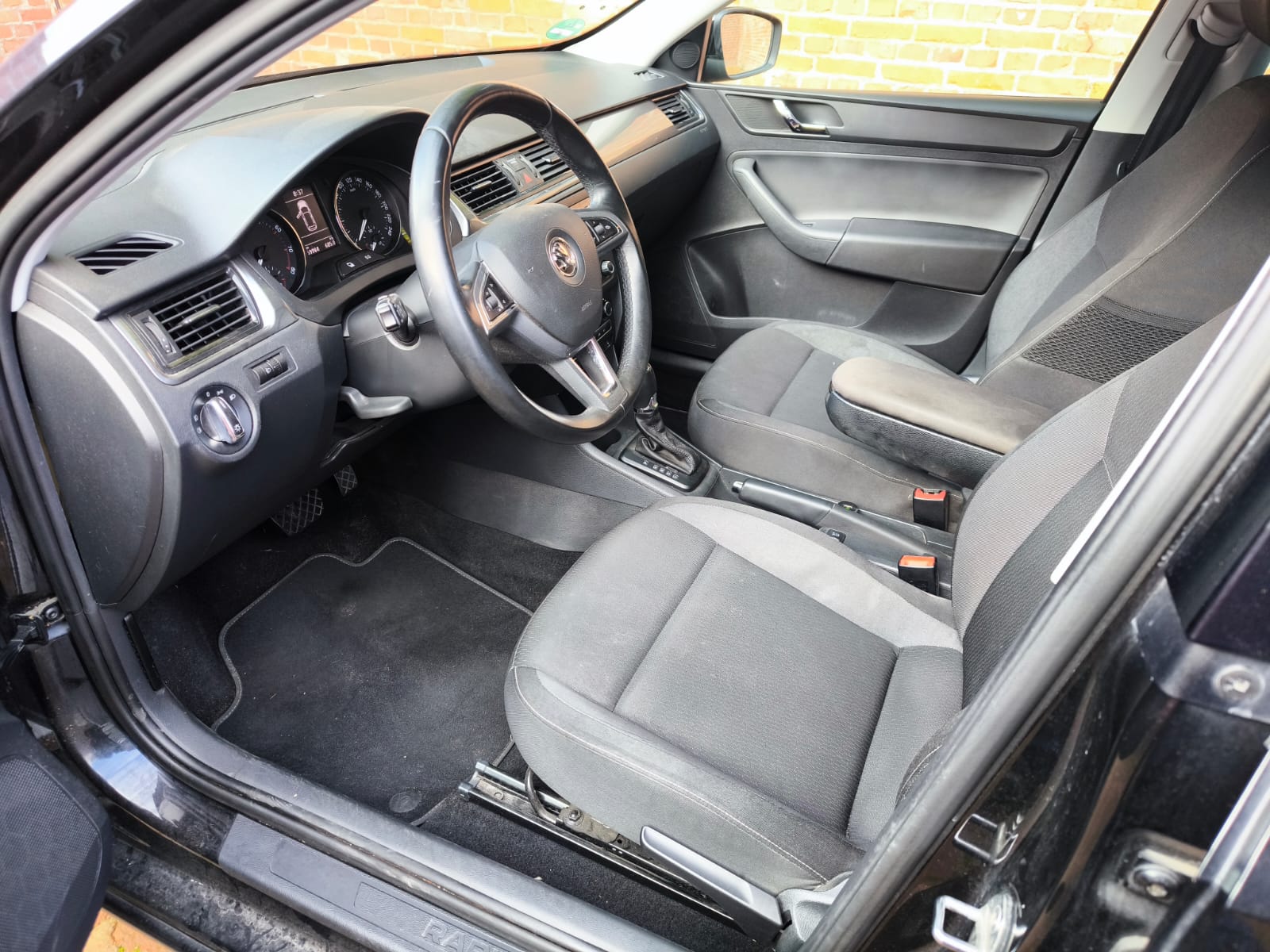 Skoda Rapid Innenraum in Langenhagen von Privat verkaufen für eine faire Autobewertung