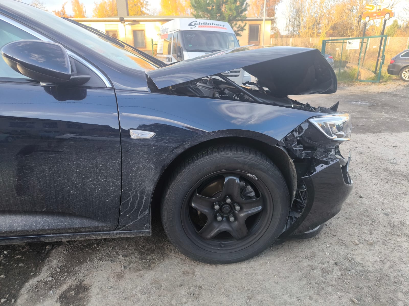 Beschädigter Opel Insignia nach Frontunfall in Langenhagen für schnellen Unfallwagenverkauf