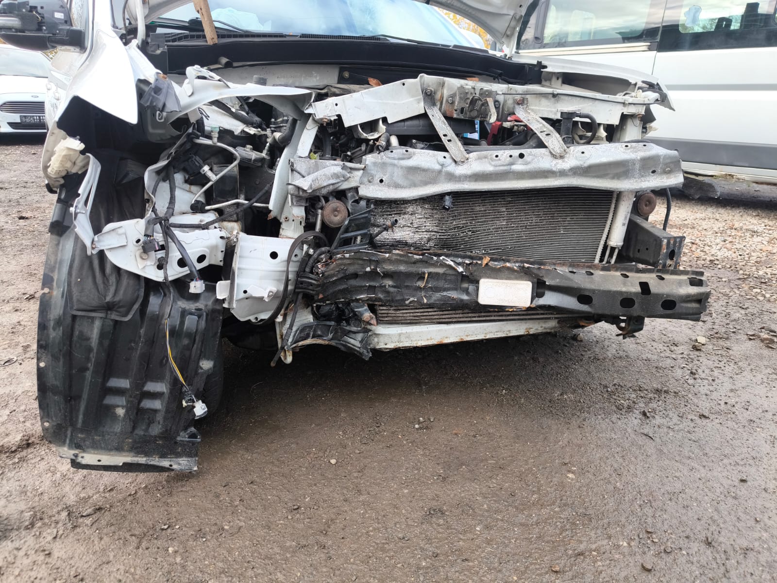 Stark beschädigtes Unfallauto mit Frontschaden in Leonberg verkaufen