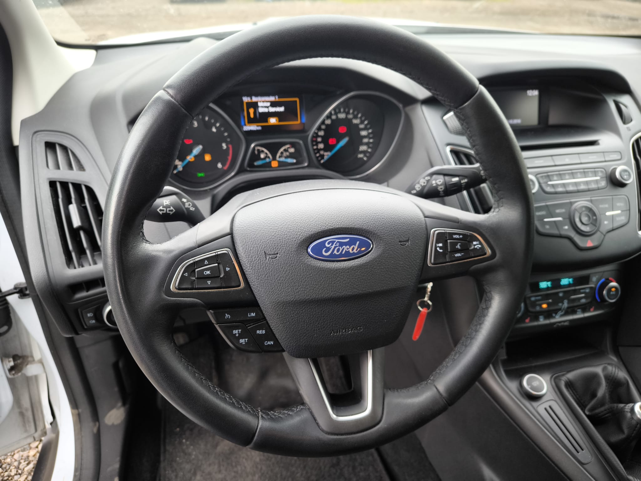 Ford Innenraum mit Lenkrad und Armaturen eines bereits verkauften Fahrzeugs in Lippstadt verkaufen