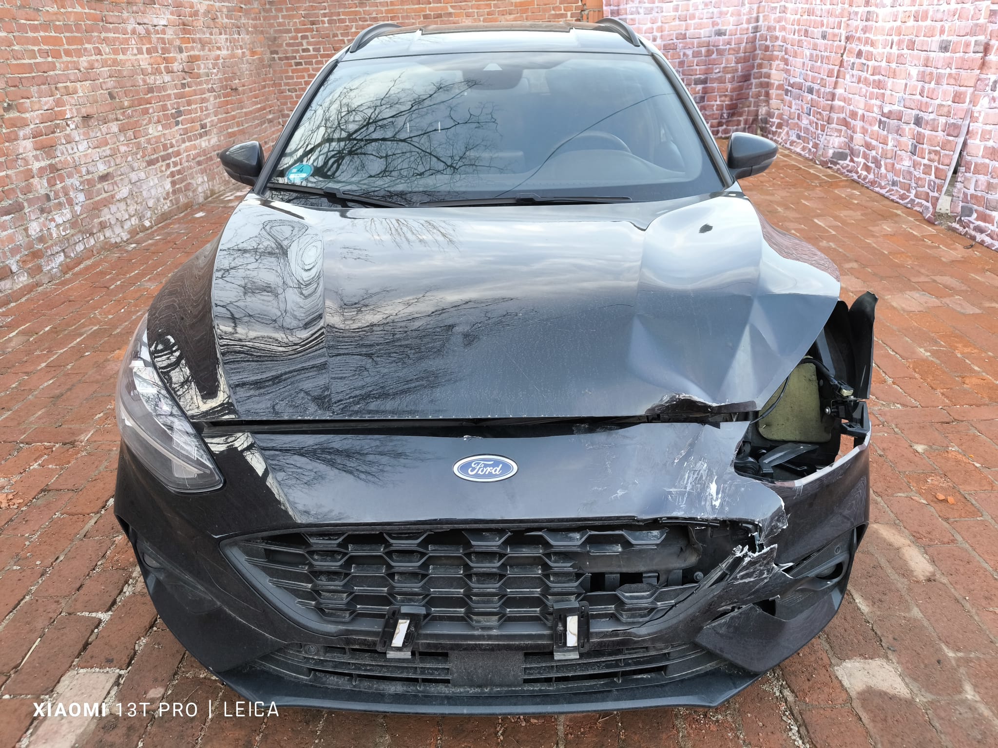 Ford mit starkem Frontschaden nach Unfall in Lörrach für schnellen Autoverkauf