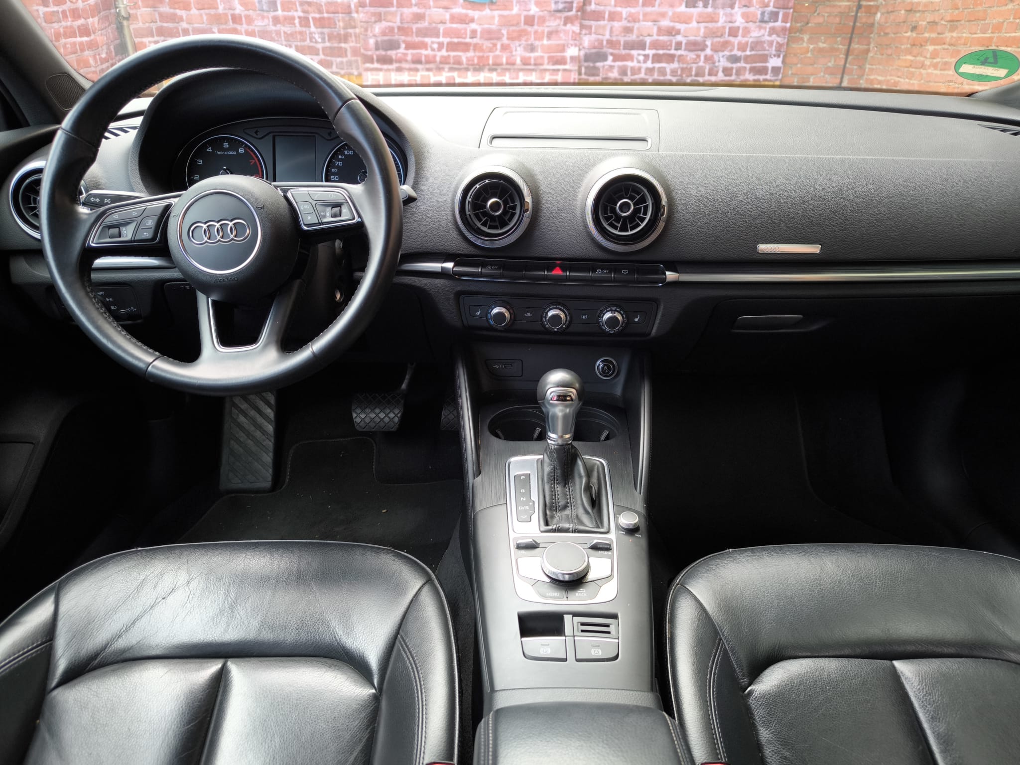 Audi A3 Innenraum mit Lederausstattung für bequemes Auto online verkaufen in Ludwigsburg