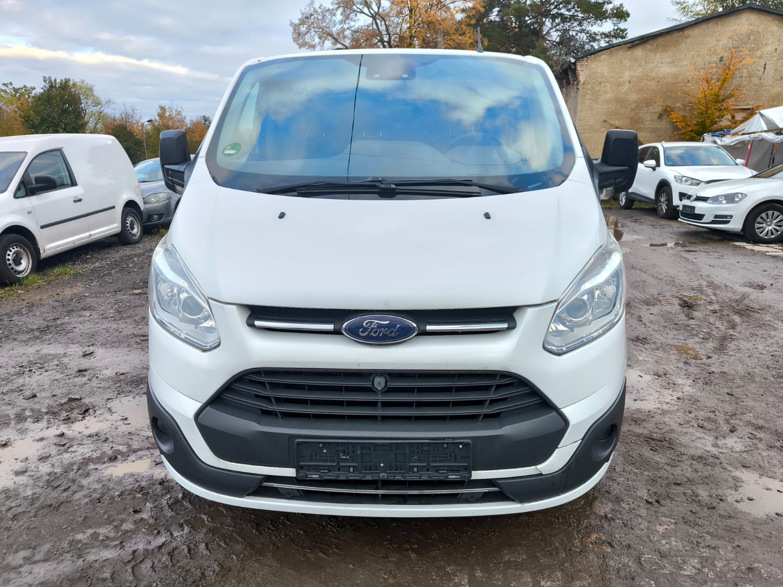 Weißer Ford Transit Transporter mit Getriebeschaden in Ludwigsburg erfolgreich verkauft