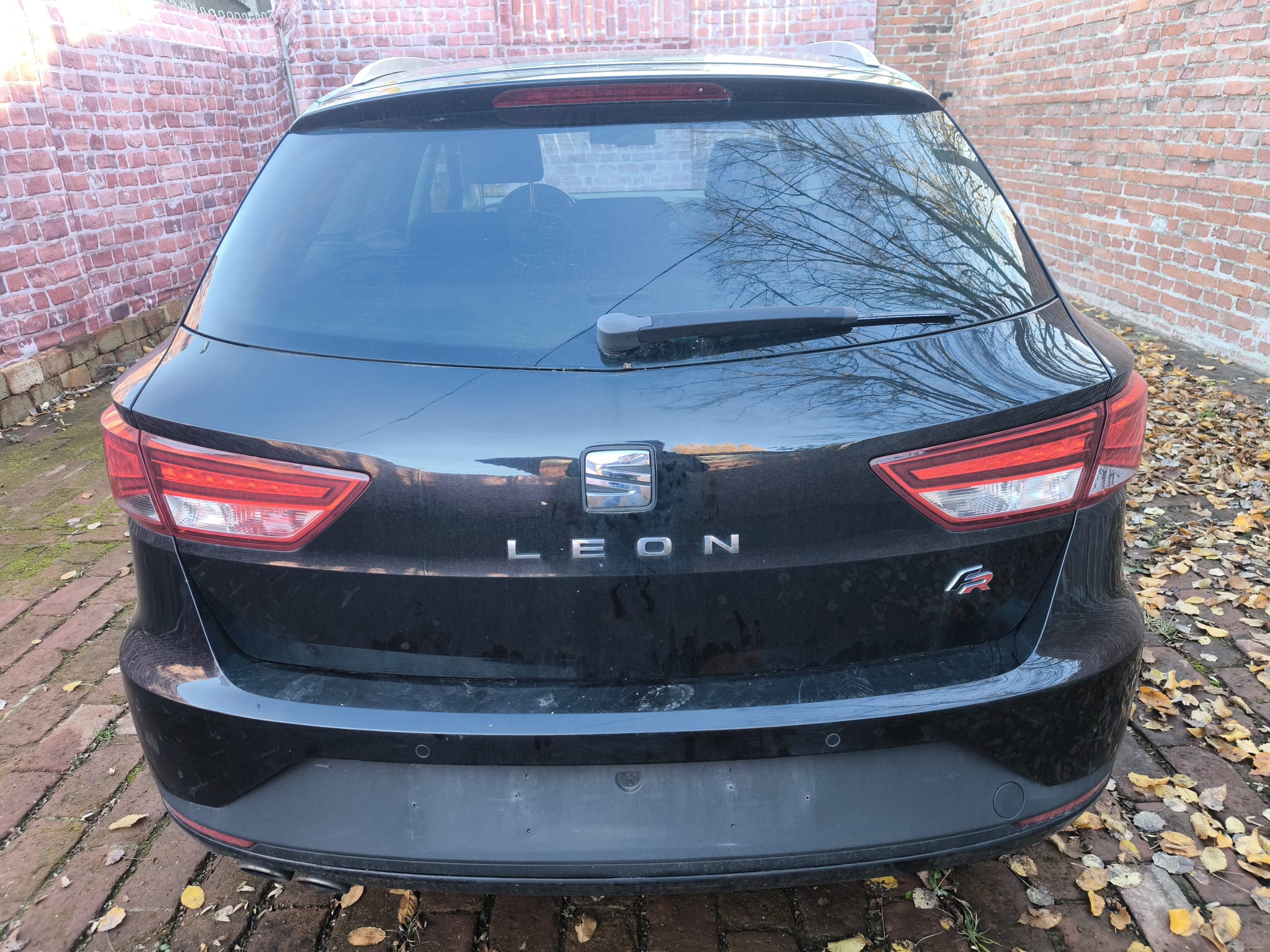 Gebrauchter Seat Leon FR Kombi von hinten in Hof nach transparentem Autoverkauf in Lünen