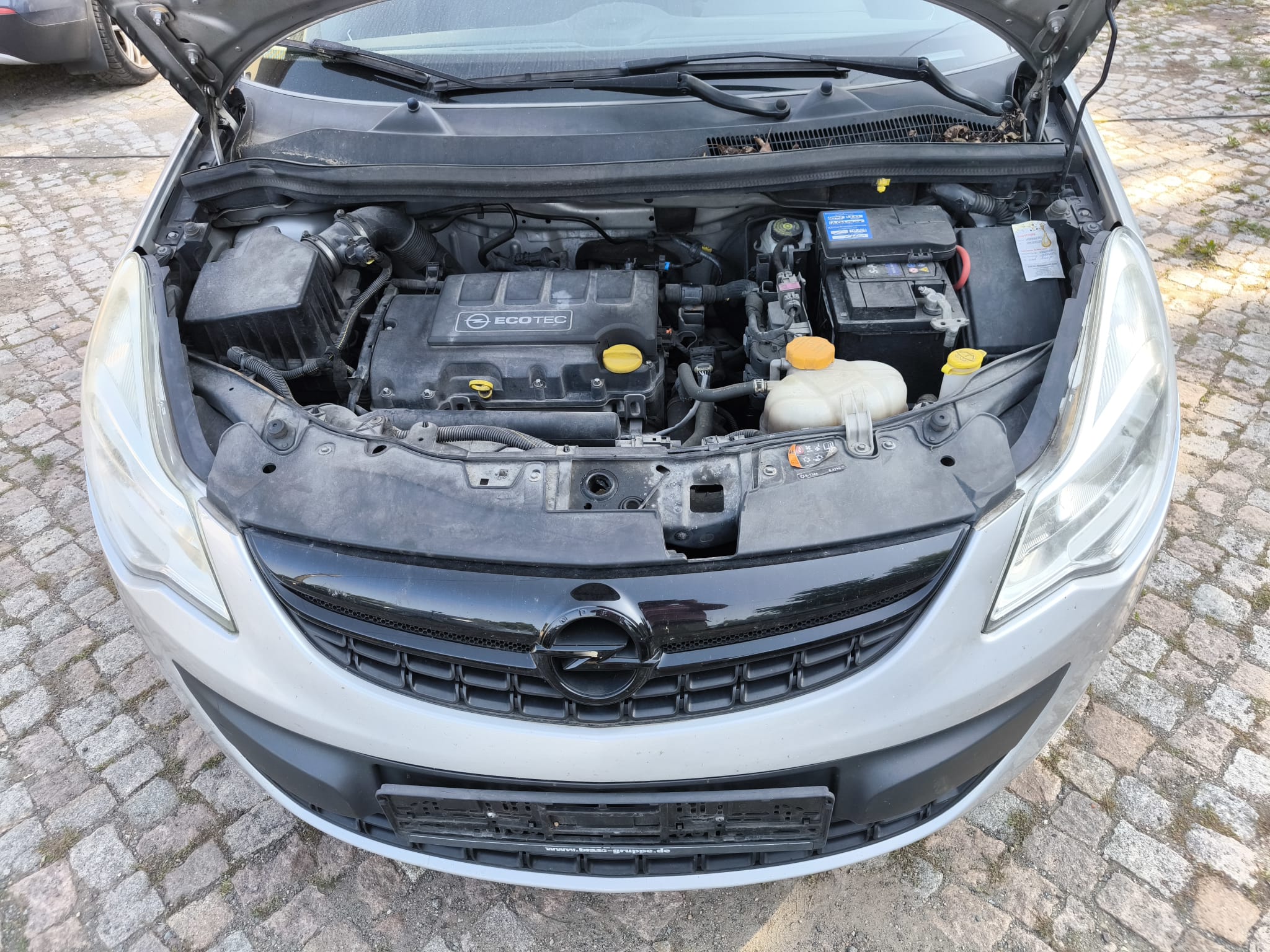 Opel mit geöffneter Motorhaube und Motorschaden in Mainz unkompliziert verkaufen