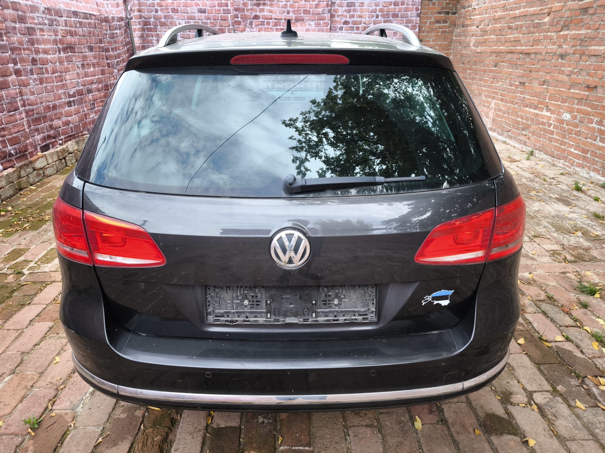 Rückansicht eines verkauften VW Passat Kombi als Beispiel wie man in Memmingen sein Auto online bewerten und sicher verkaufen kann