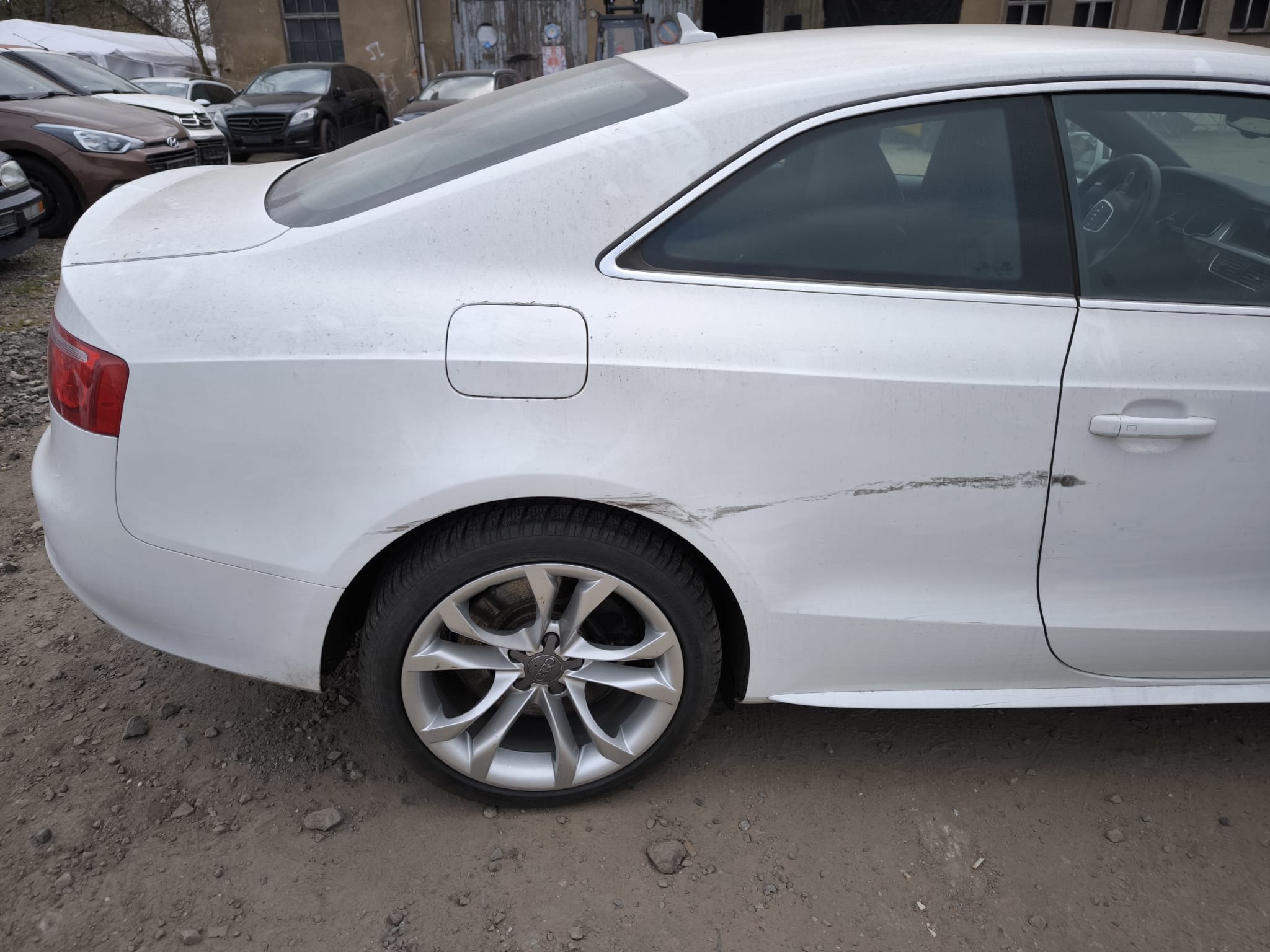 Weißer Audi A5 mit Seitenschaden nach Unfall in Mettmann verkaufen