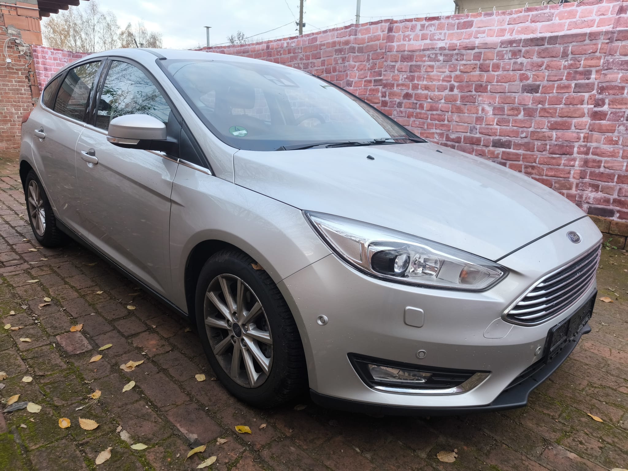 Silbernen Ford Focus in Mönchengladbach erfolgreich verkauft als Unfallfahrzeug und Exportauto