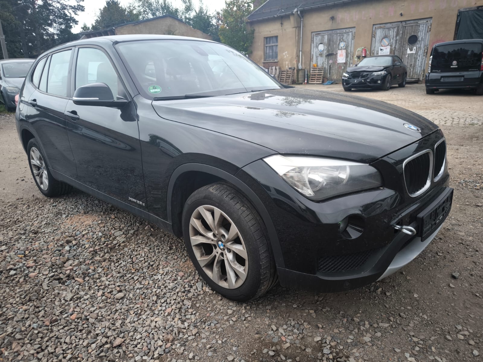 Gebrauchten BMW X1 in Naumburg verkaufen trotz Schaden am Stoßfänger