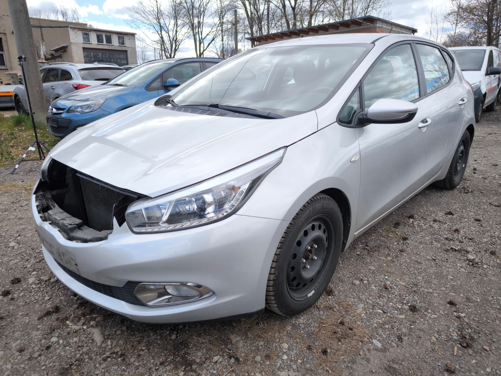 Beschädigter Kia Ceed bereits verkauft an Autoankäufer in Neuwied nach Online Auto verkaufen Anfrage