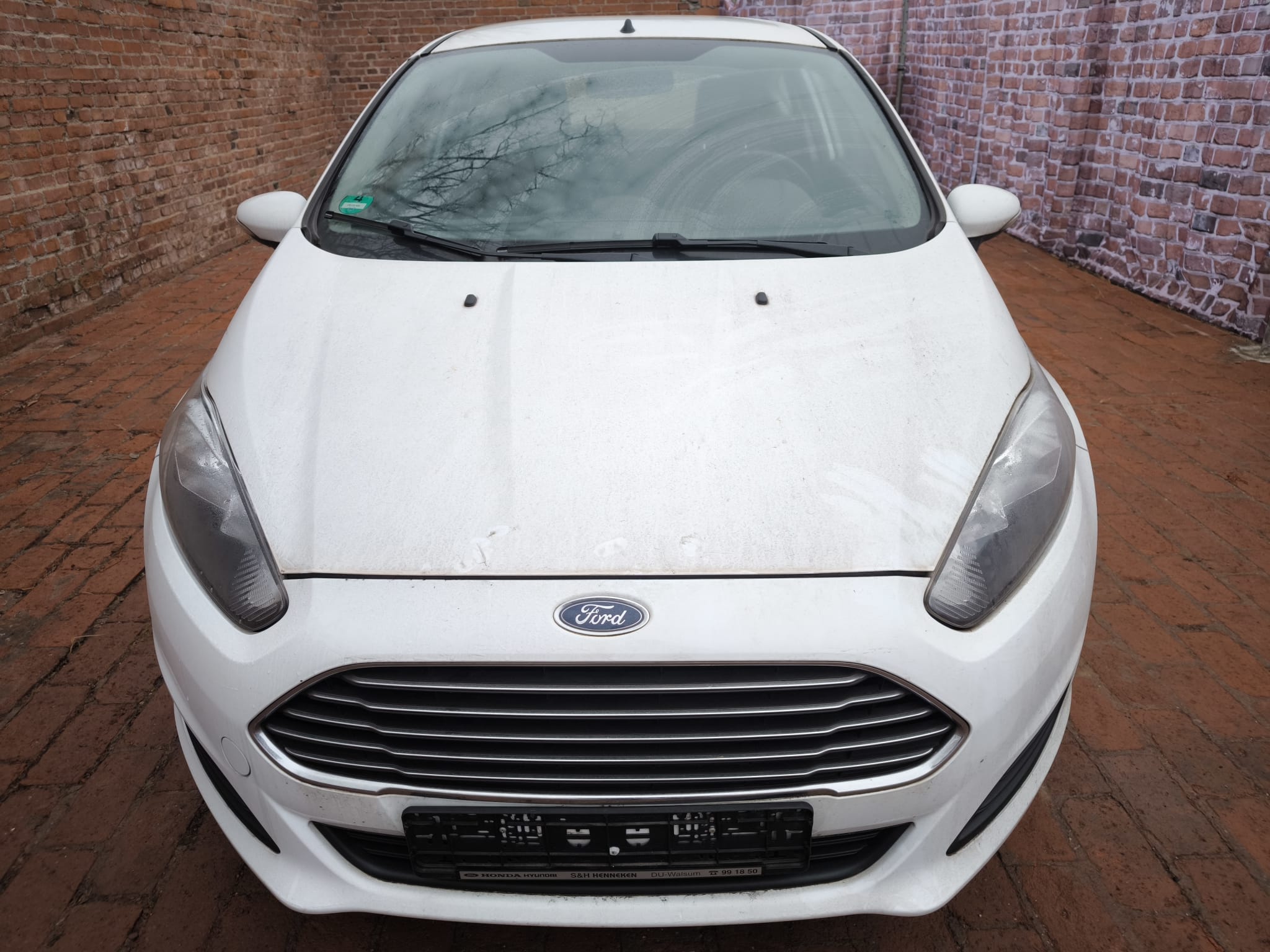 Weißer Ford Fiesta mit Getriebeschaden in Norderstedt verkauft an Autoankäufer