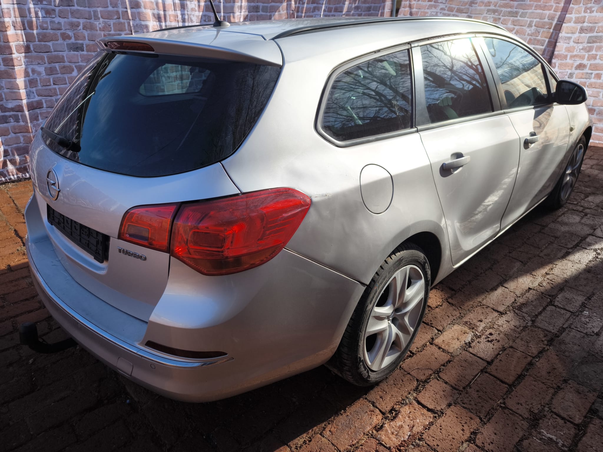 Beschädigten Opel Insignia Kombi mit Turbomotor in Nürnberg verkaufen