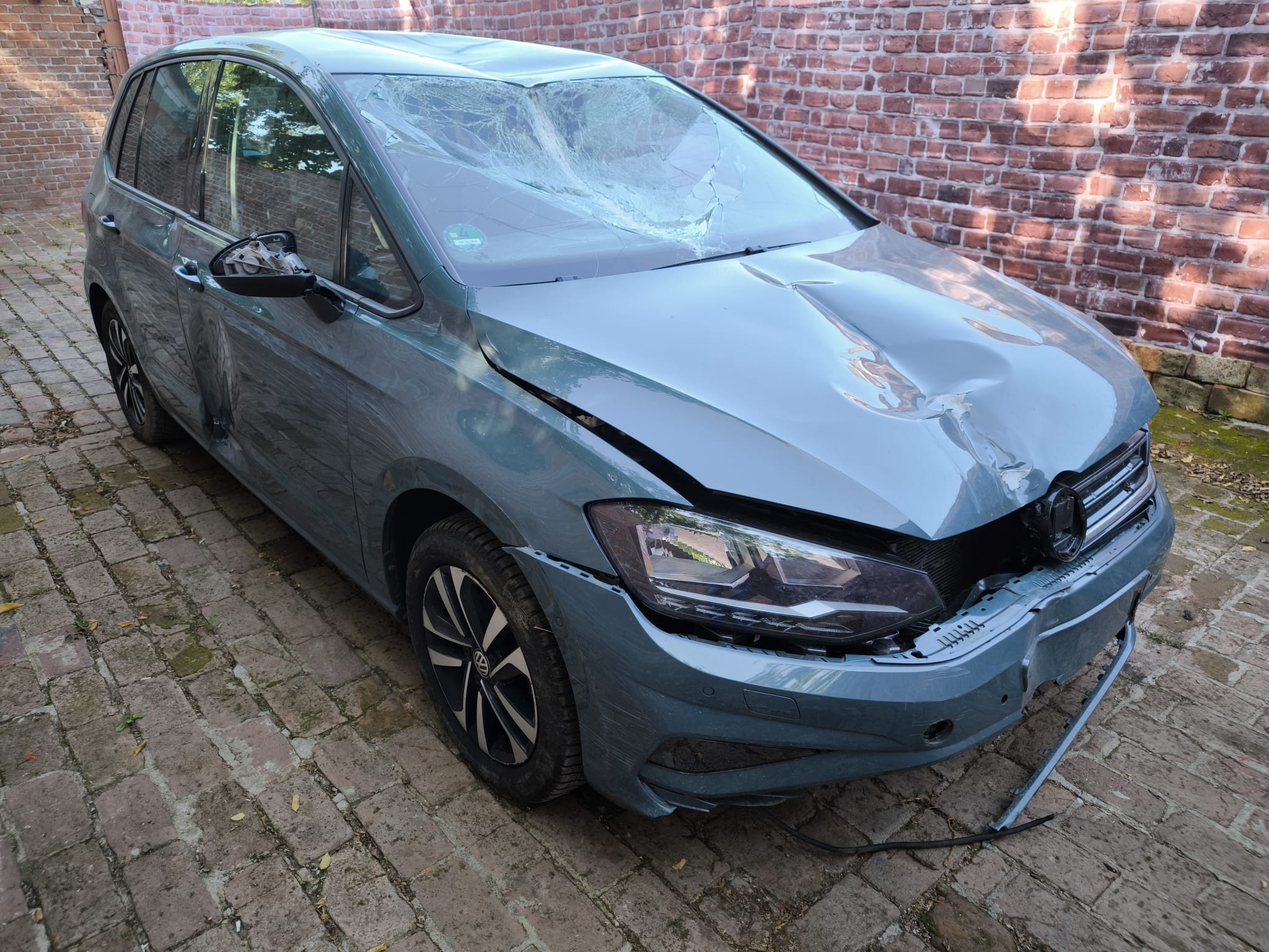 Beschädigter VW Golf als Unfallauto in Nürnberg nach Motorschaden und Getriebeschaden verkaufen