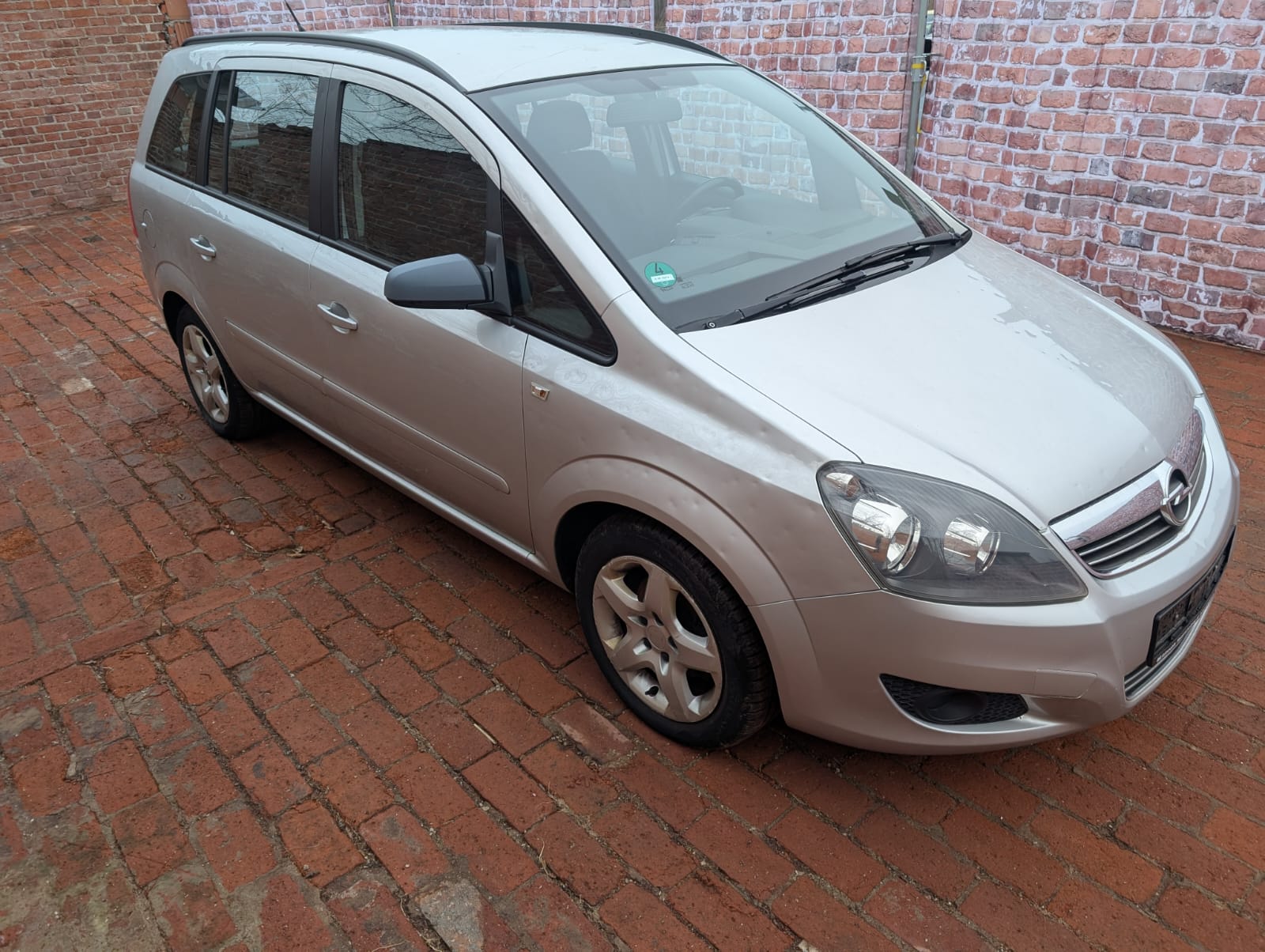 Silberner Opel Zafira Familienvan bereits verkauft in Oberursel schnell und stressfrei verkaufen