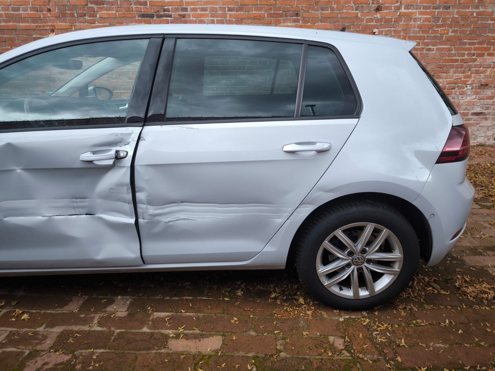 Verunfallten VW Golf mit starkem Seitenschaden in Oberursel verkaufen