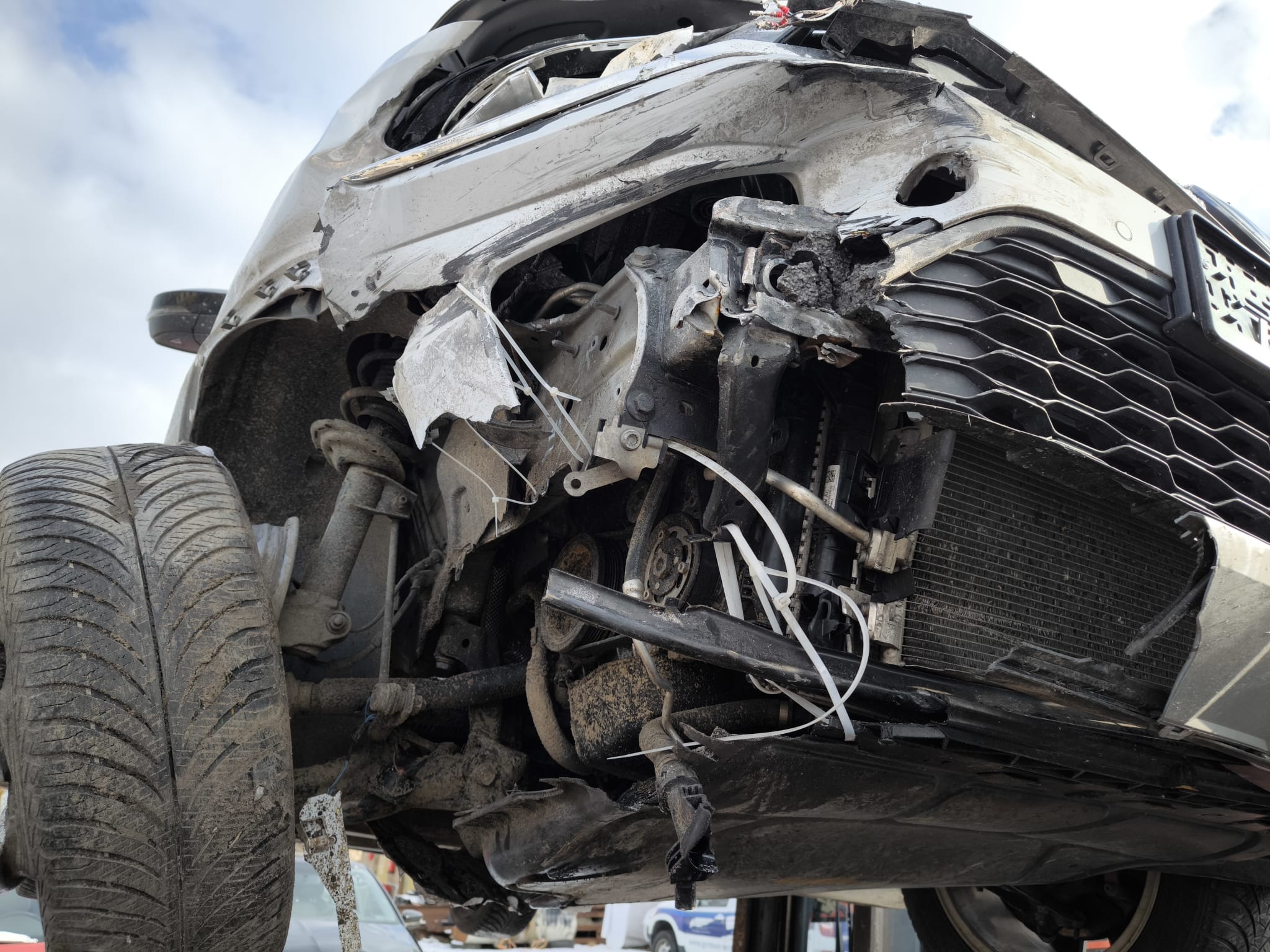 Schwer beschädigtes Auto mit starkem Frontschaden nach Unfall in Offenburg verkaufen