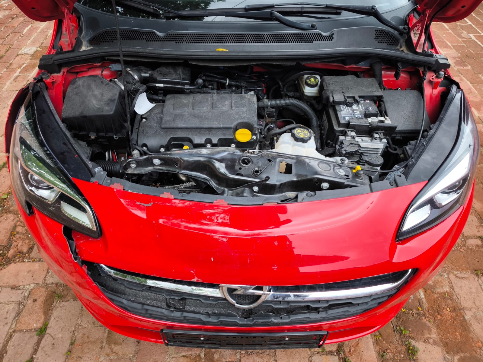 Unfall Opel mit starkem Frontschaden in Pforzheim verkaufen trotz nicht fahrbereitem Zustand