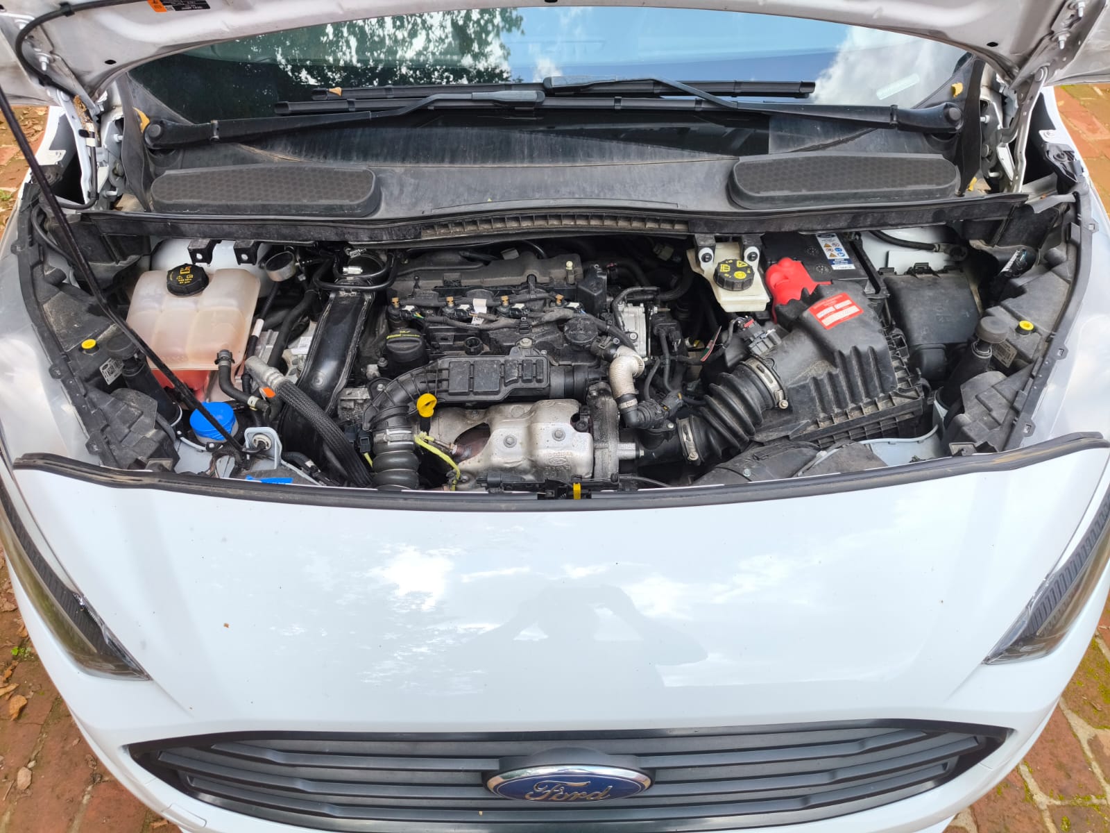 Ford Motorraum von bereits verkauftem Auto mit Getriebeschaden in Plauen zuverlässig verkaufen