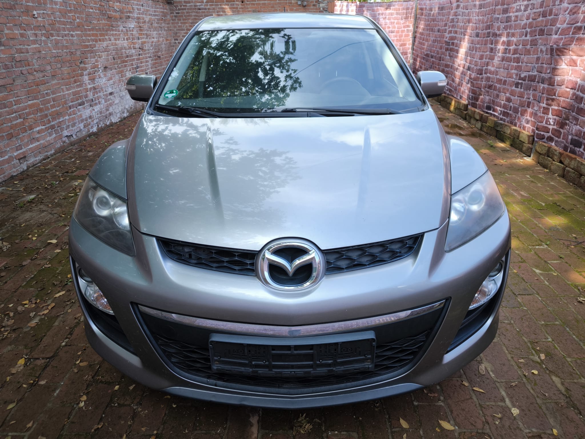 Mazda CX-7 mit Motorschaden in Puchheim verkaufen Vorderansicht des silbernen SUV