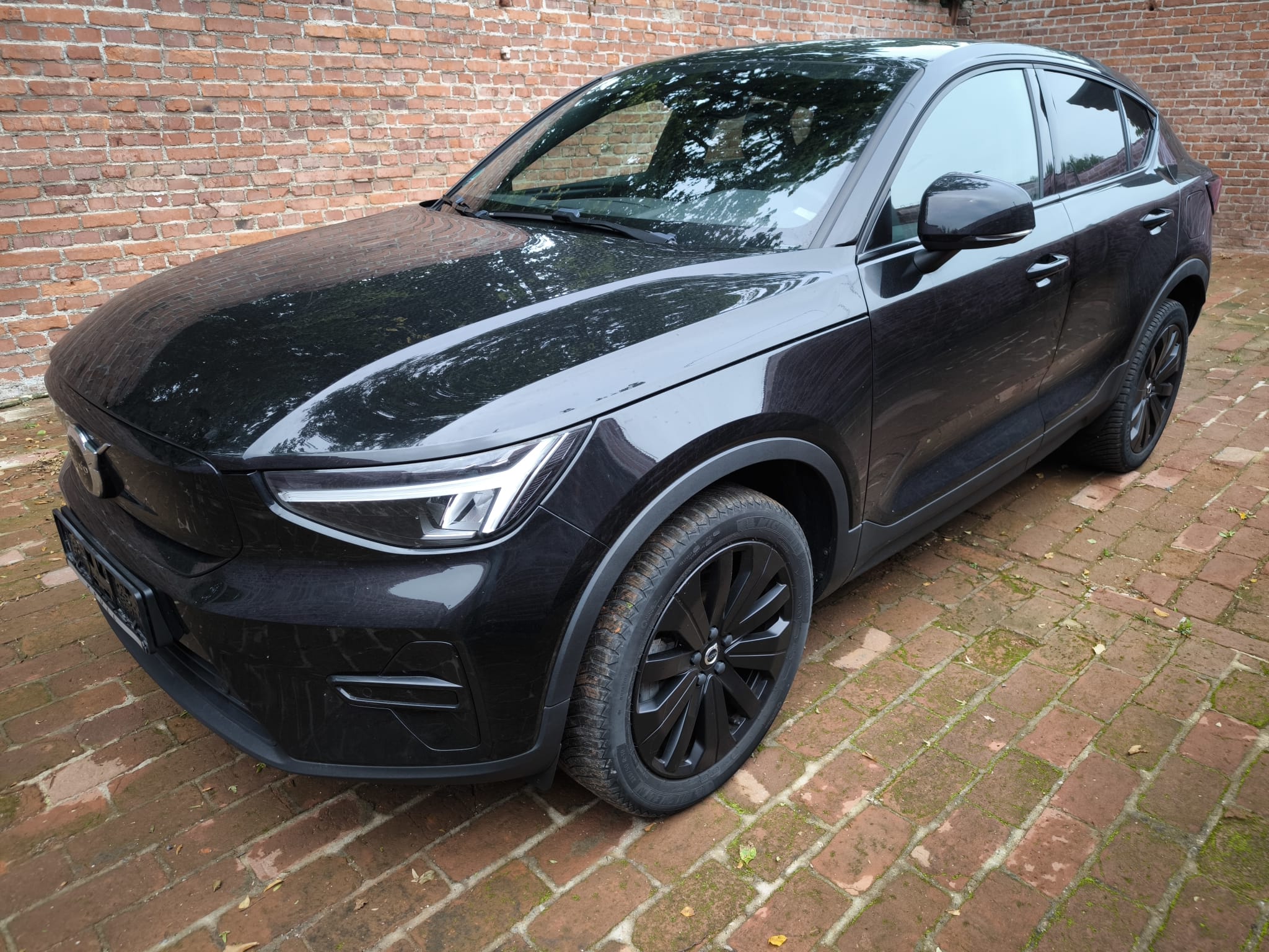 Schwarzen Volvo C40 mit Reparaturstau in Pulheim trotz Mängeln sicher verkaufen