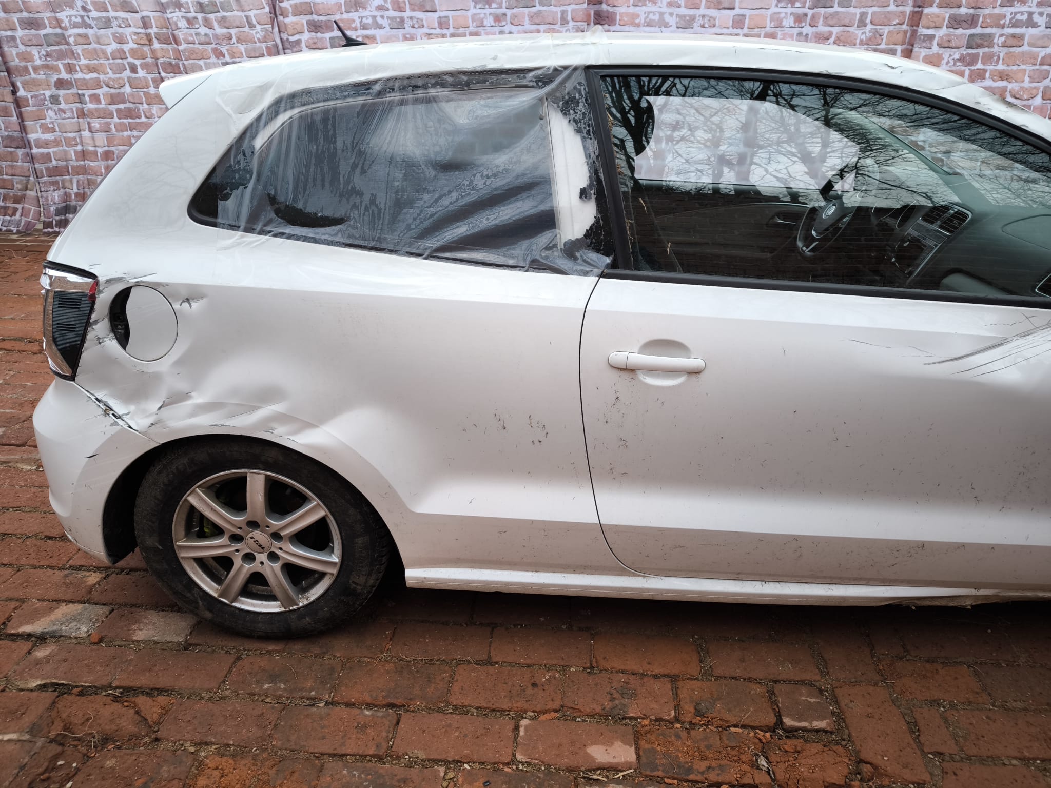 Beschädigten VW Polo mit starkem Seitenschaden in Radebeul als Unfallwagen verkaufen