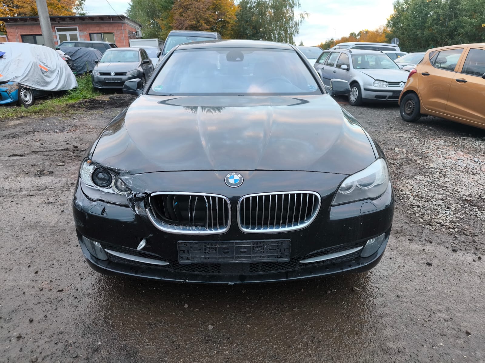 BMW 5er mit Unfallschaden und Motorschaden auf Schotterplatz in Ratingen verkaufen