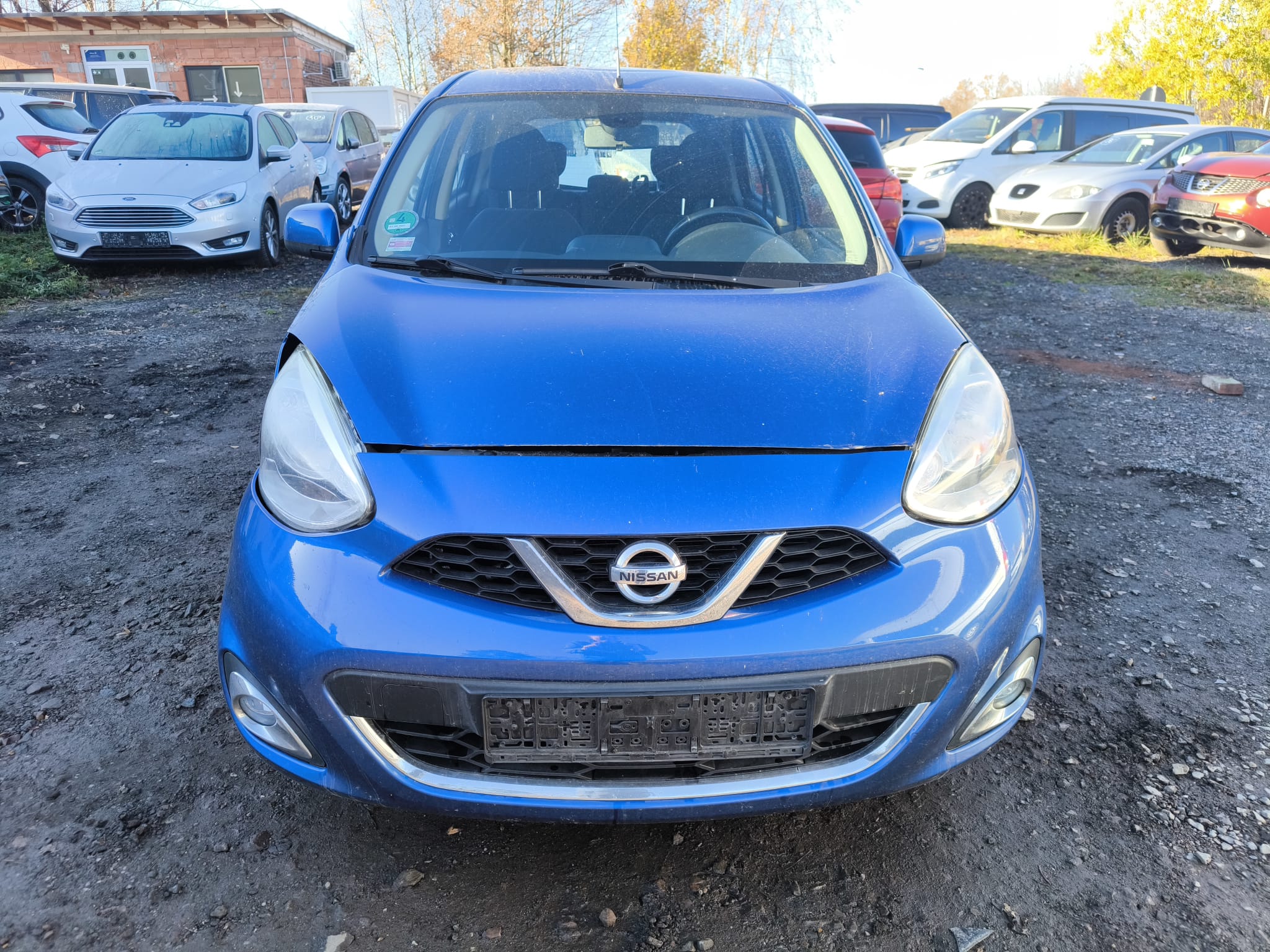 Blauer Nissan Micra mit Frontschaden nach Unfall in Recklinghausen verkaufen