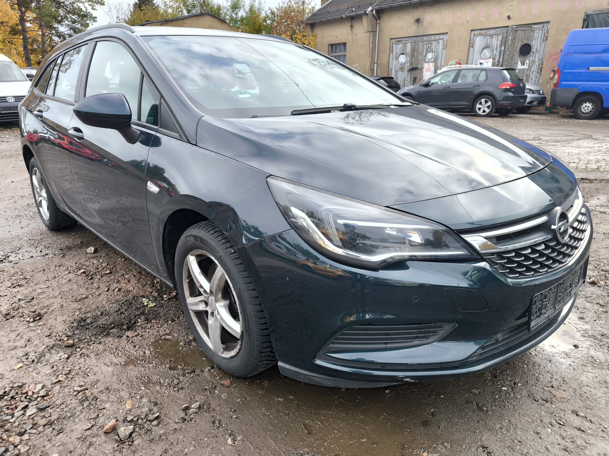 Opel Astra Kombi in Regensburg auf Schotterplatz verkauft an Autoankauf für Autos in jedem Zustand