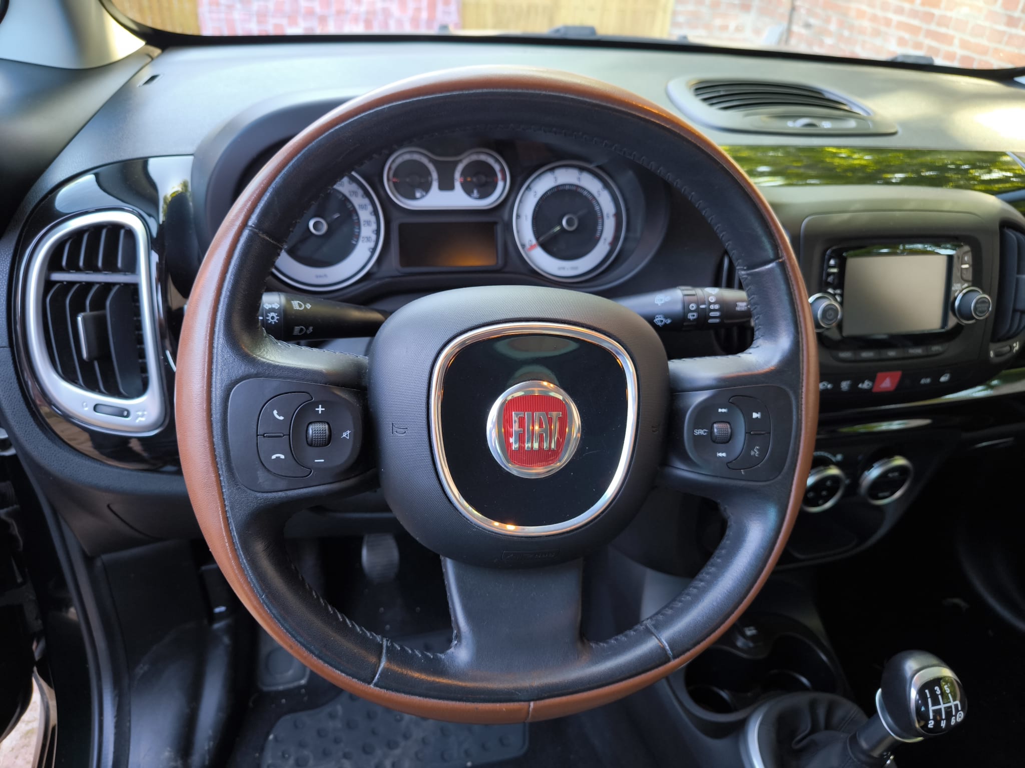 Fiat Innenraum mit Lenkrad und Schalthebel für Auto verkaufen in Remscheid