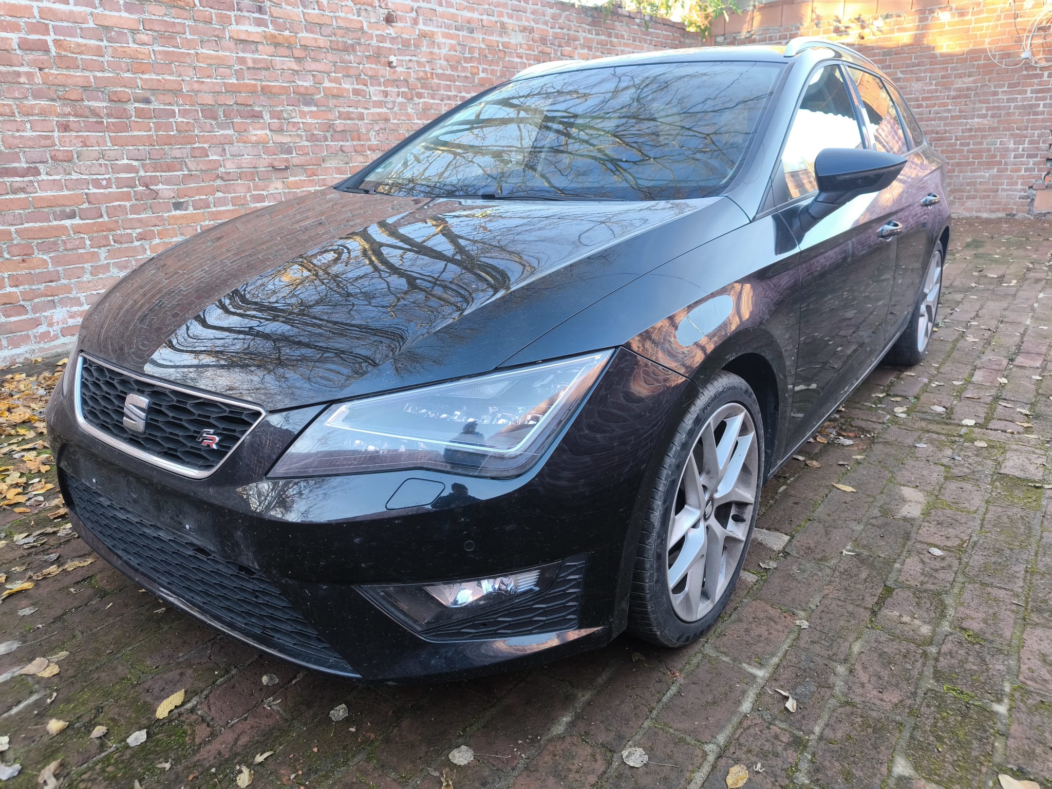 Schwarzer Seat Leon FR bereits verkauft an Händler mit persönlichem Kontakt in Rheda-Wiedenbrück