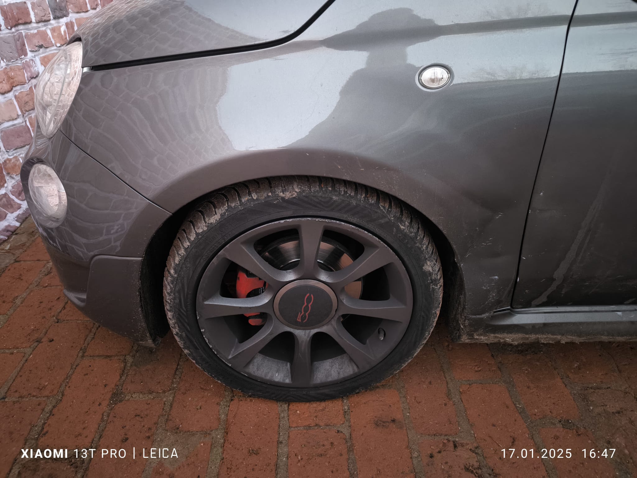 Beschädigter Fiat 500 mit Seitenschaden nach Unfall in Rosenheim für schnellen Auto Verkauf