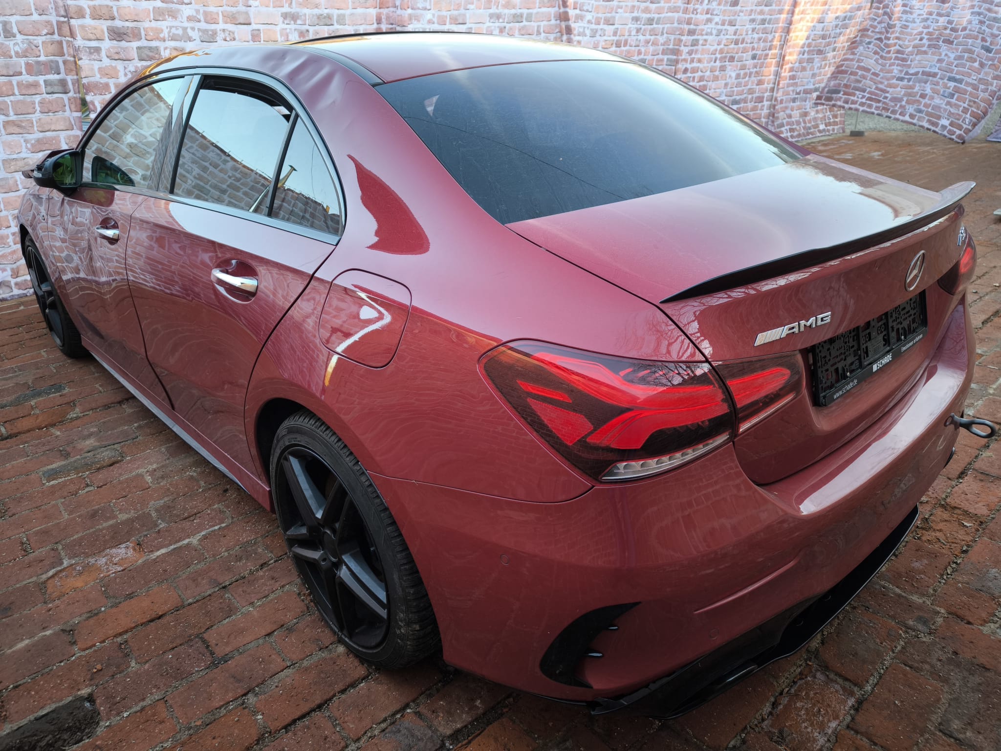 Mercedes AMG Limousine in Rot als bereits verkauften Gebrauchtwagen in Saarlouis sicher online verkaufen