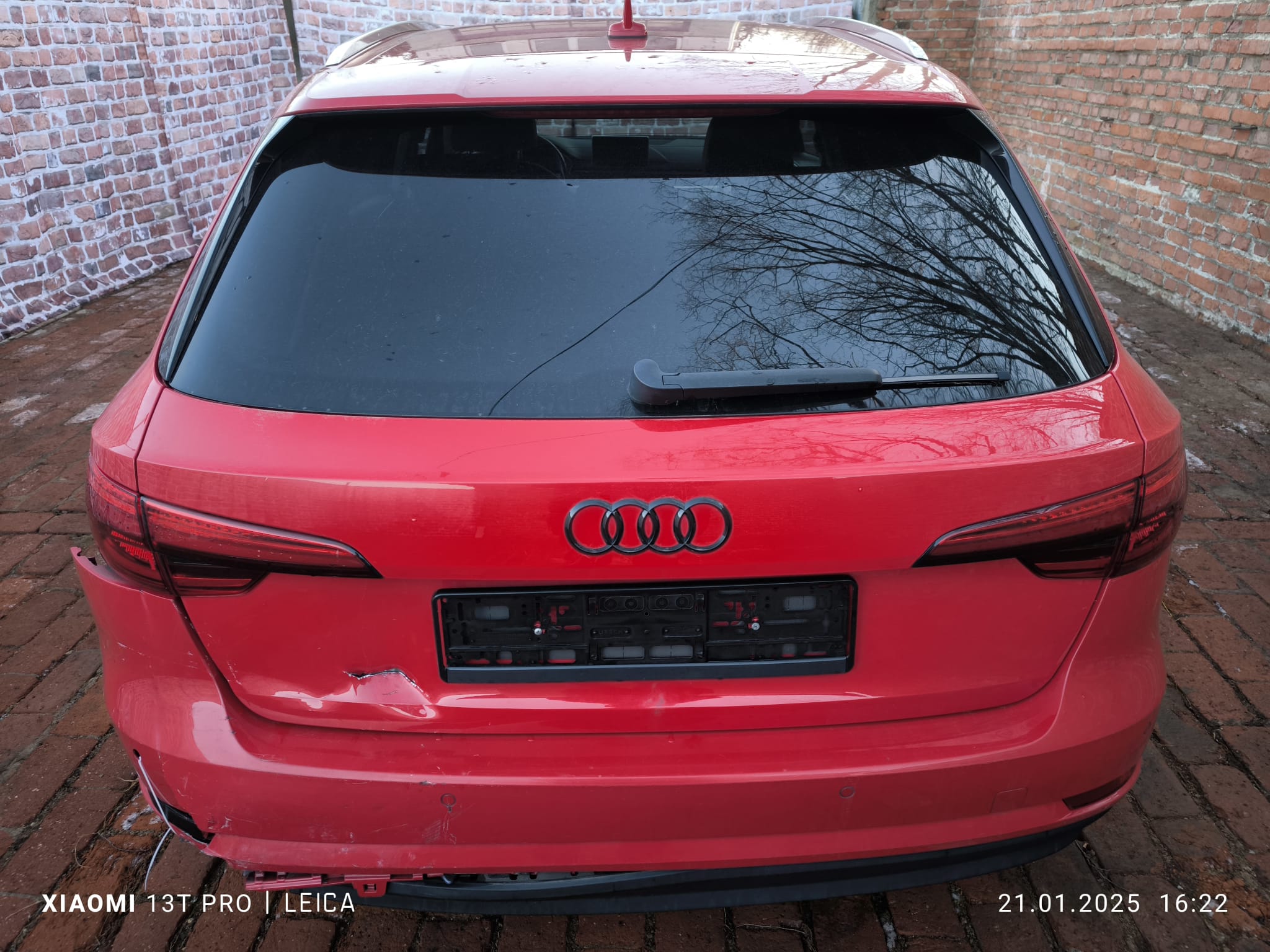 Roter Audi Kombi mit deutlichem Heckschaden nach Auffahrunfall in Schwabach verkaufen