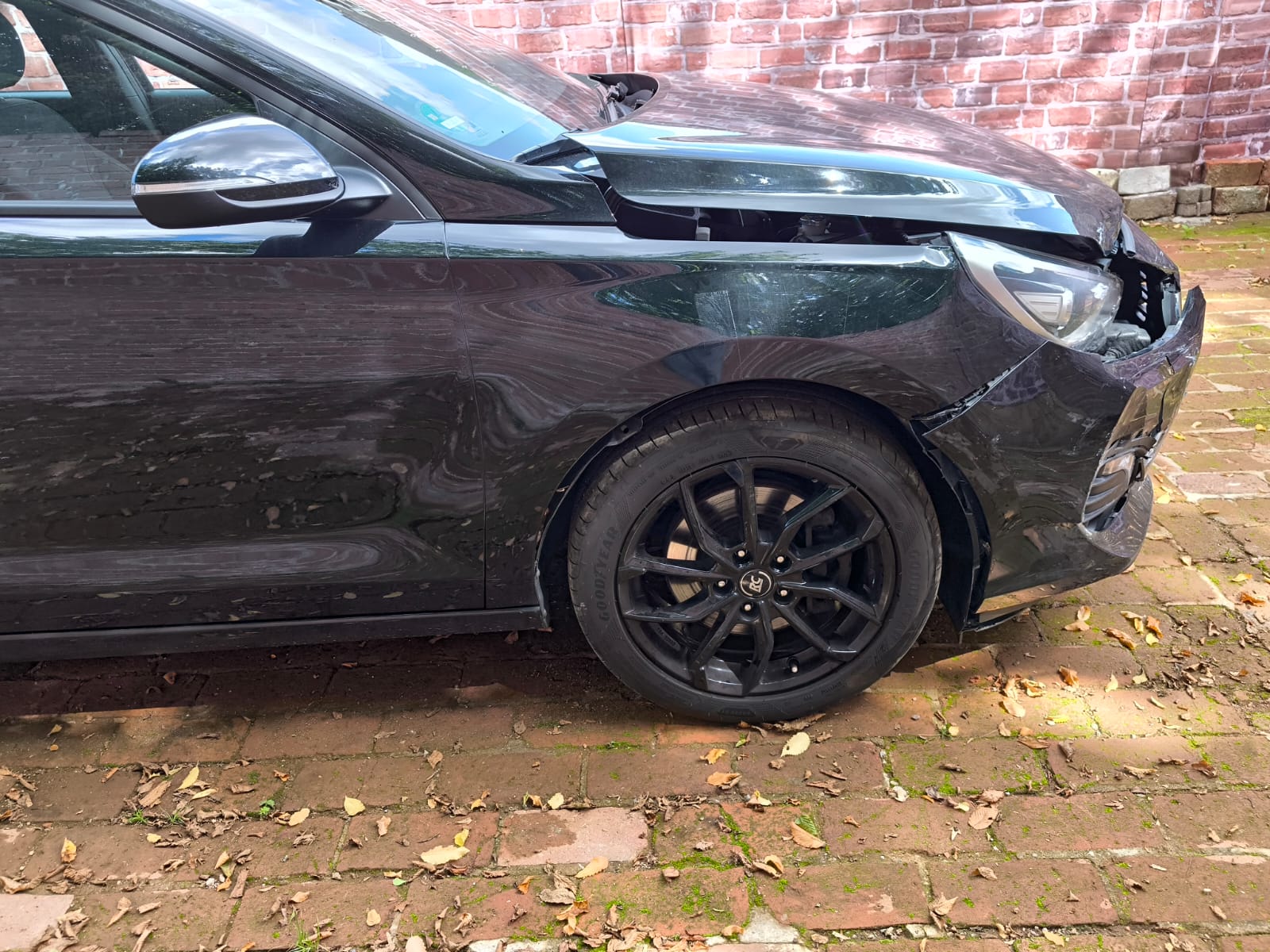 Maserati mit Frontschaden nach Unfall für unkompliziertes Auto verkaufen in Schwäbisch Gmünd