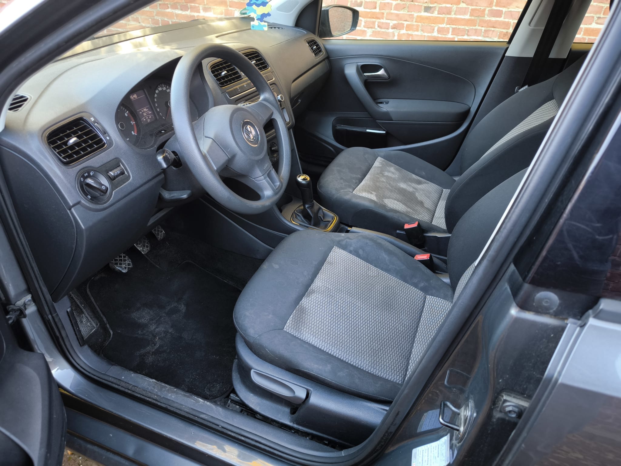 VW Polo Innenraum in Schwerte zur Fahrzeugbewertung beim Auto verkaufen mit Angaben zu Laufleistung und Zustand