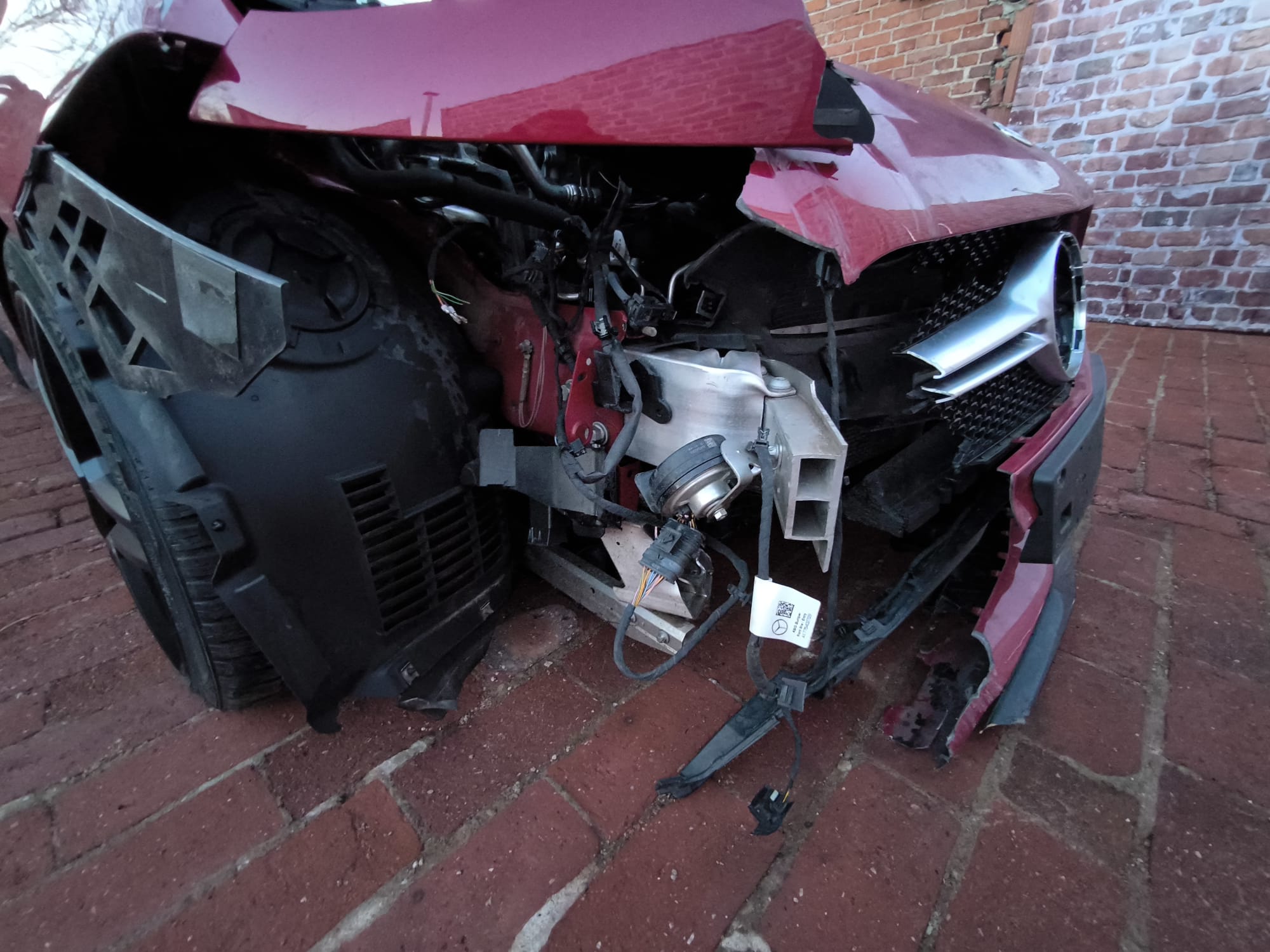 Stark beschädigten Mercedes mit Frontschaden nach Unfall in Stolberg unkompliziert verkaufen