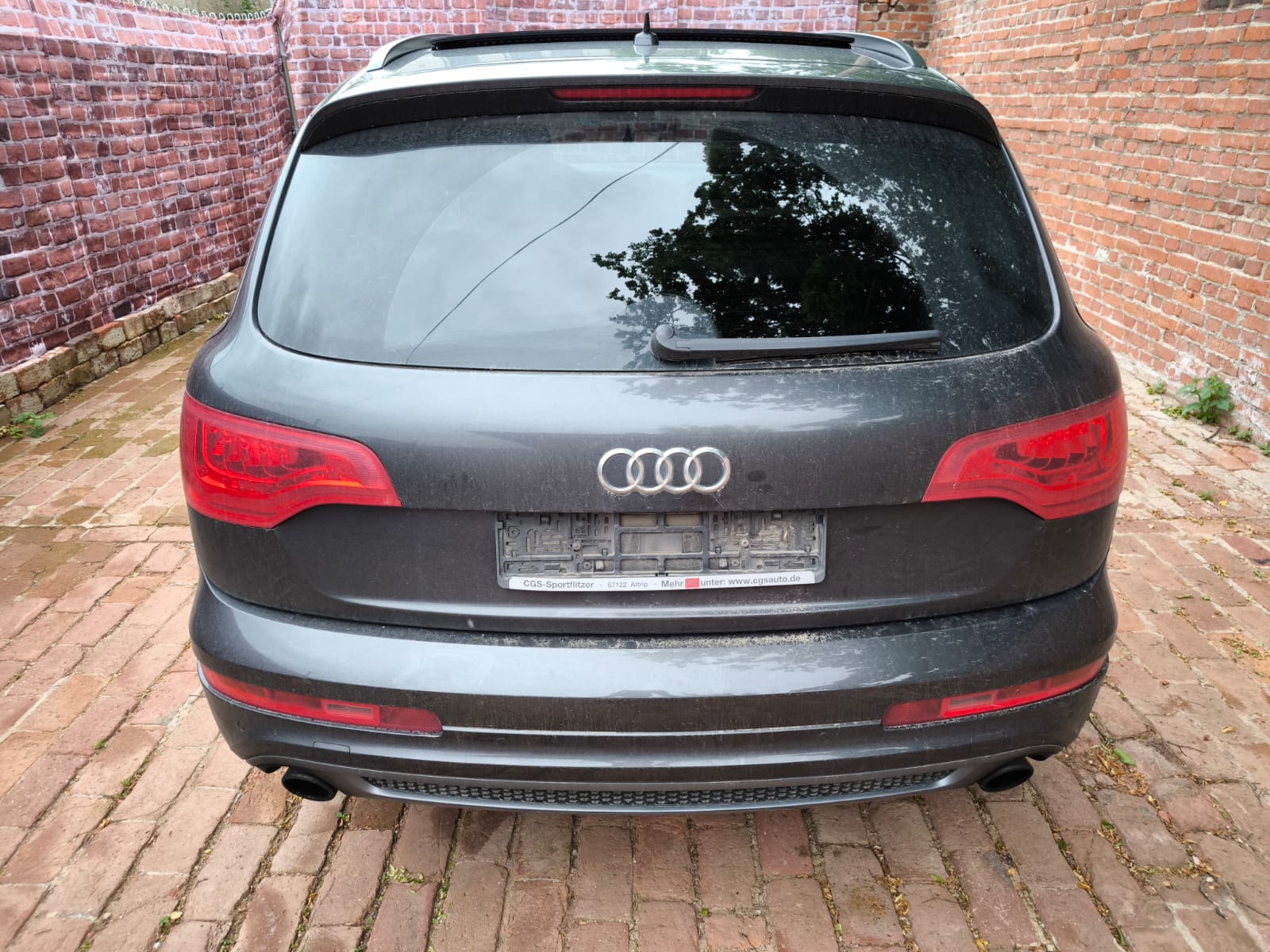 Heckansicht eines gebrauchten Audi Q5 nach Defekt in Stralsund den Besitzer erfolgreich verkaufen konnten