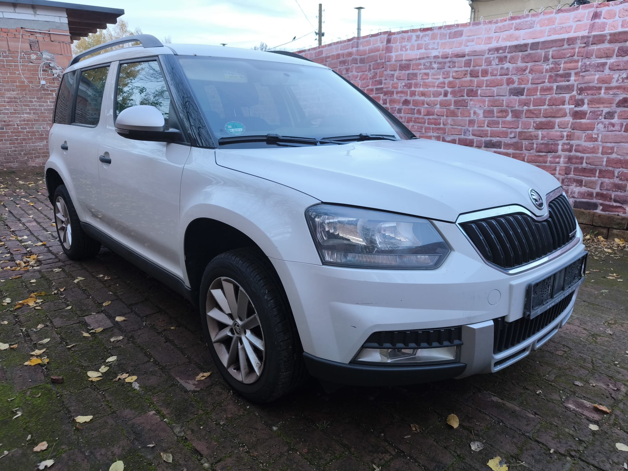 Skoda Yeti SUV mit leichten Schäden nach dem Verkauf in Strausberg an Autoankauf für defekte und beschädigte Fahrzeuge