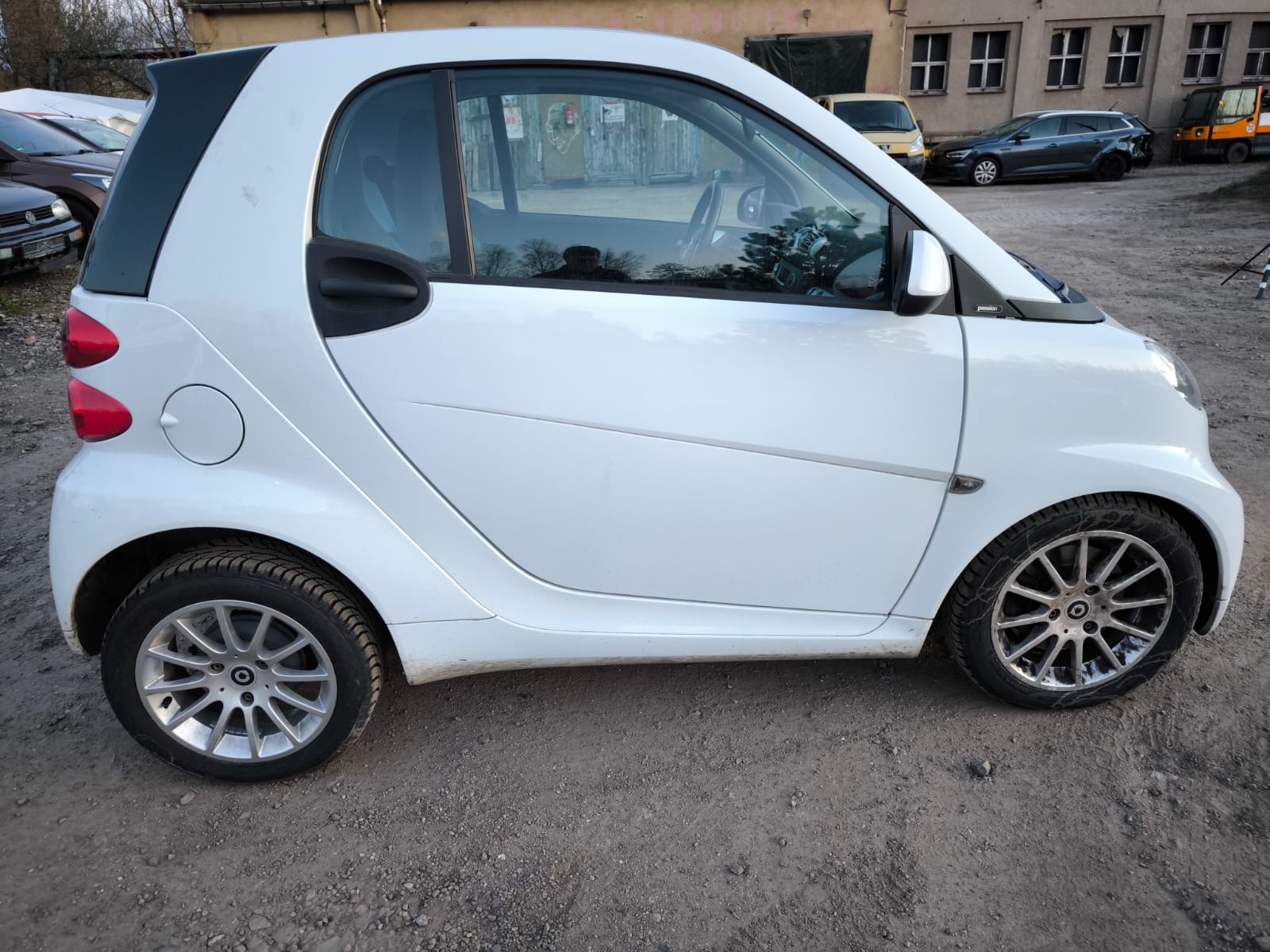 Weißer Smart Fortwo bereits verkauft als Beispiel für stressfreien Auto verkaufen in Trier über Online Formular